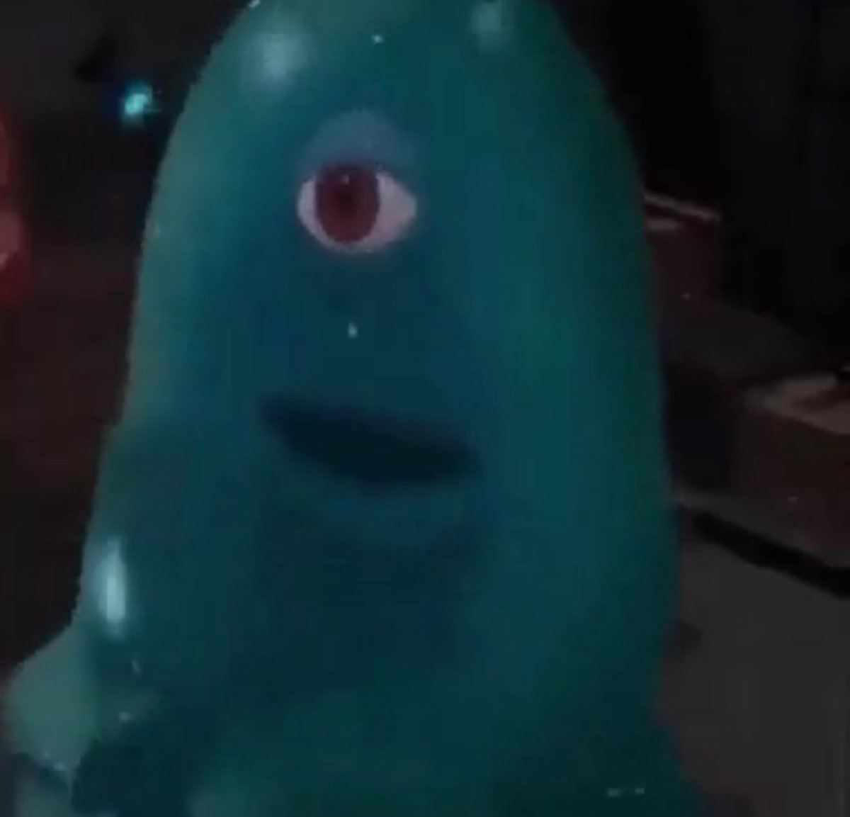 just saw a man with a throne link in his bio