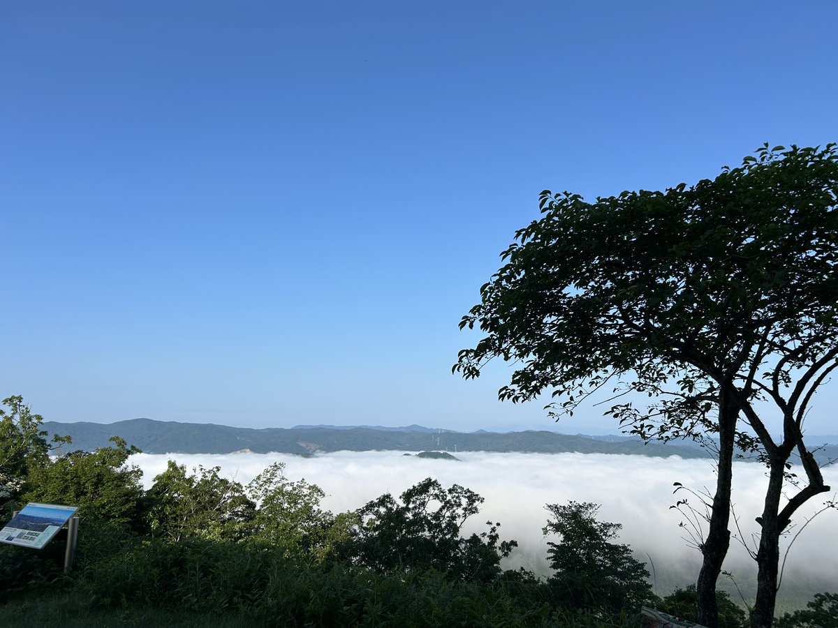 hikariNov4's tweet photo. 日曜日の早朝に新地町の鹿狼山へ登りました。雲海を望めました✨️パワー頂きました🧚‍♀️ #空ネット #新地町鹿狼山大好き  #チャネラー  #相馬市大好き https://t.co/Evmshe3Vi6