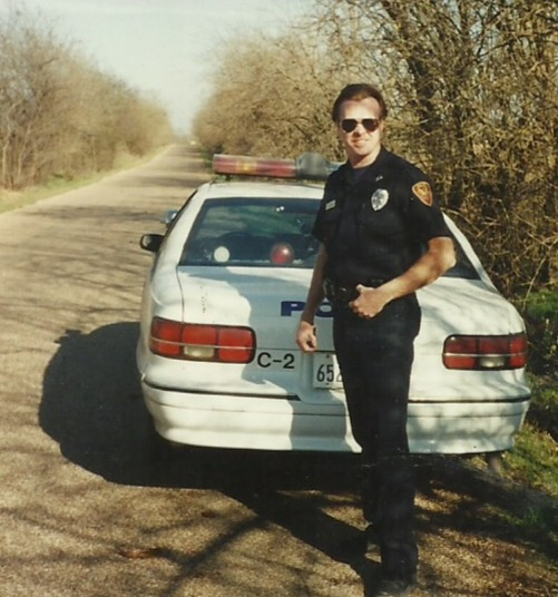 PHILLIP69693383's tweet image. It was 1992 my first year on patrol at 6' 4" - 200 lbs. I was solid as a rock, and I was going to fight crime. No bullet proof vest because it was different back then, we were actually respected even by the bad guys. My hat is off to those in blue nowadays it's a different world.