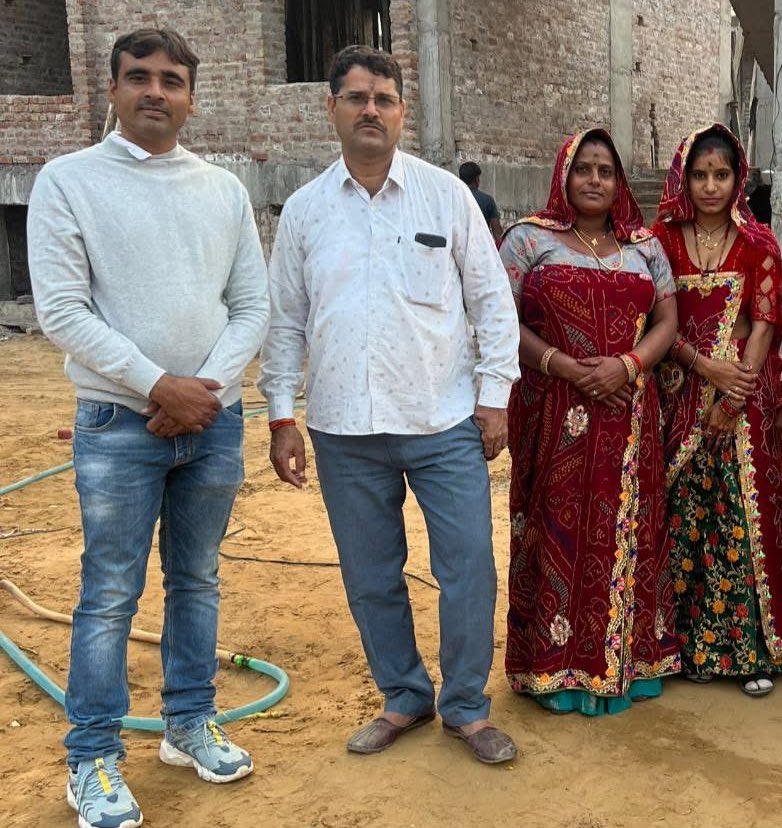 1 लाख पहले और 50,000 अब  - दुबई में BHAIRATH TECHNICAL SERVICES के नाम सें बिज़नेस संचालित करने वाले भागीरथ जी बिजारणियां ,तोलियासर ,सालासर भाई साहब नें 
पुर्व में भी 1 लाख का साथ निभाया था और अब 50 ओर कुल 1,51,000/- का साथ निभा चुके पाठशाला निर्माण में …

*अभावग्रस्त बच्चों के