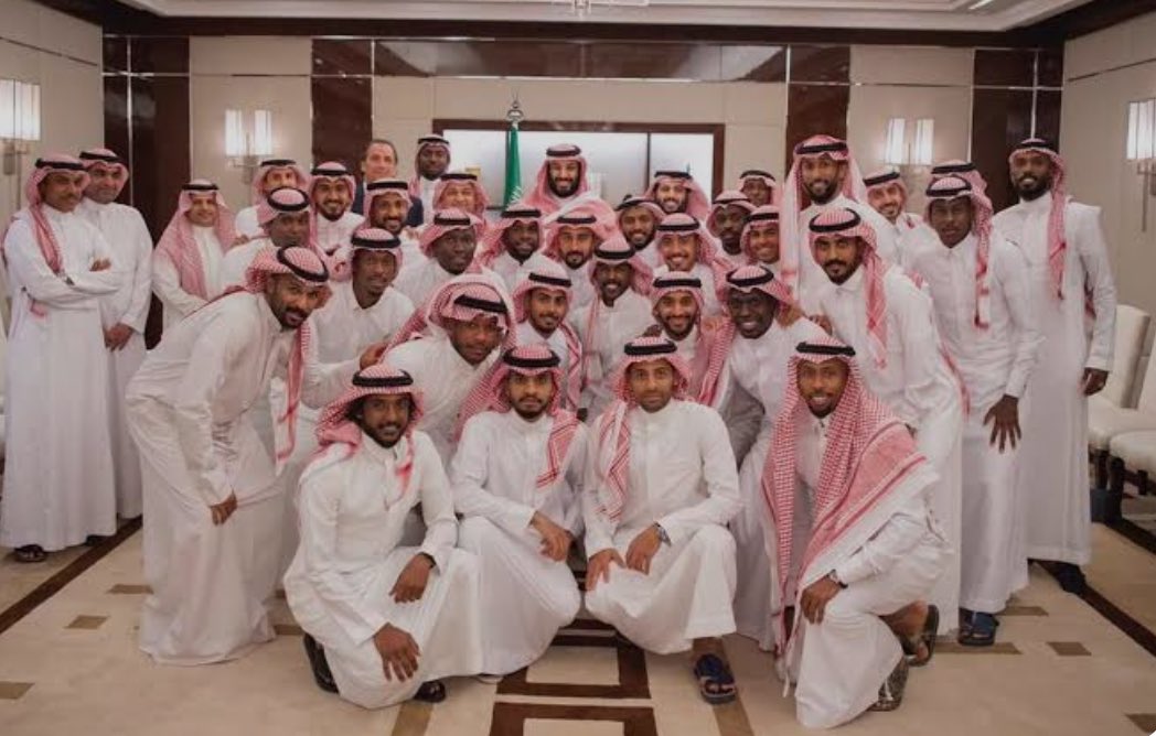 ameralzaher's tweet photo. نبارك لخادم الحرمين الشريفين ولولي العهد عرّاب الرؤية الأمير/محمد بن سلمان،ولسمو وزير الرياضة الأمير/عبدالعزيز بن تركي الفيصل،ومبروك للوطن عامة ولرئيس نادي #الهلال ولاعبيه وجهازيه الإداري والفني وجماهيره بمناسبة وصوله لـ ربع نهائي #كأس_العالم_للأندية_2025 بعد تغلبه على #مان_سيتي. https://t.co/8StllRGRmP