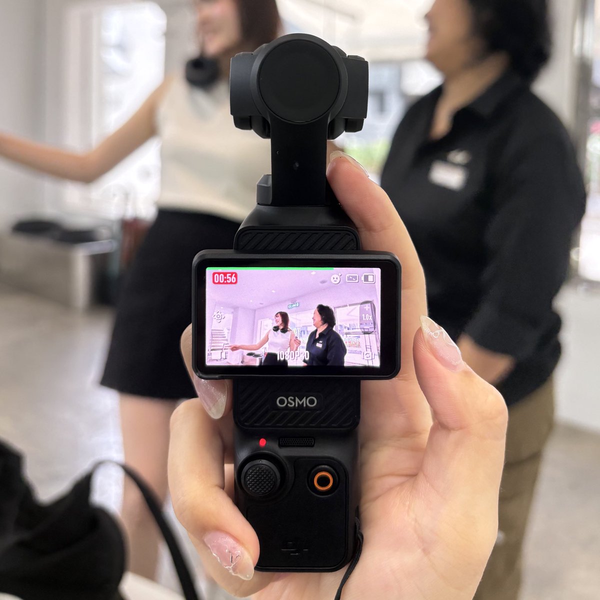 Youtuberのさなまるさんと生活してる影響で、OSMO Pocket欲しくなっちゃった...📸

iPhoneでも十分！って思ってたけど手ブレが凄いしヌルヌルした動画でVLOG作りたい。
もうすぐ新バージョンが出る噂あるらしく待ったほうがいいのかなー？