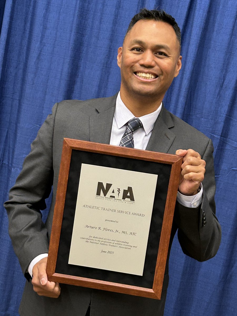 grATeful and honored to be recognized by the @nata1950. Follow the passion and continue to be an inspirATion. #serviceaward 

Thank you!