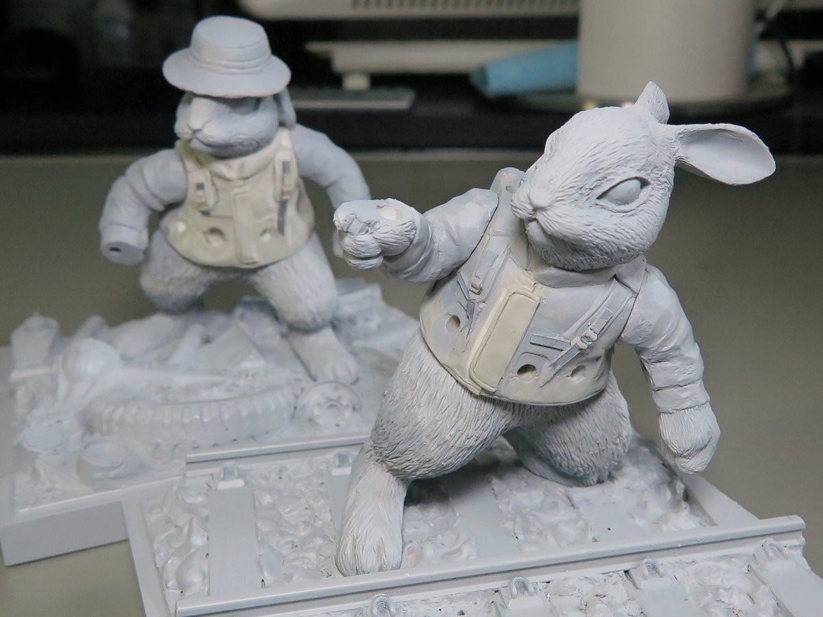 catusabo's tweet image. ワンフェス2025夏販売予定、今回のテーマはパナマ侵攻。
胴体の方は大体形になってきた。これからヤスリがけとパテ盛を繰り返して仕上げる。
少しサイズの大きいベースを使用したのとレジンキャスト代が値上がったため単品ヴィネットだけど5000円を予定している。武器はお楽しみ。