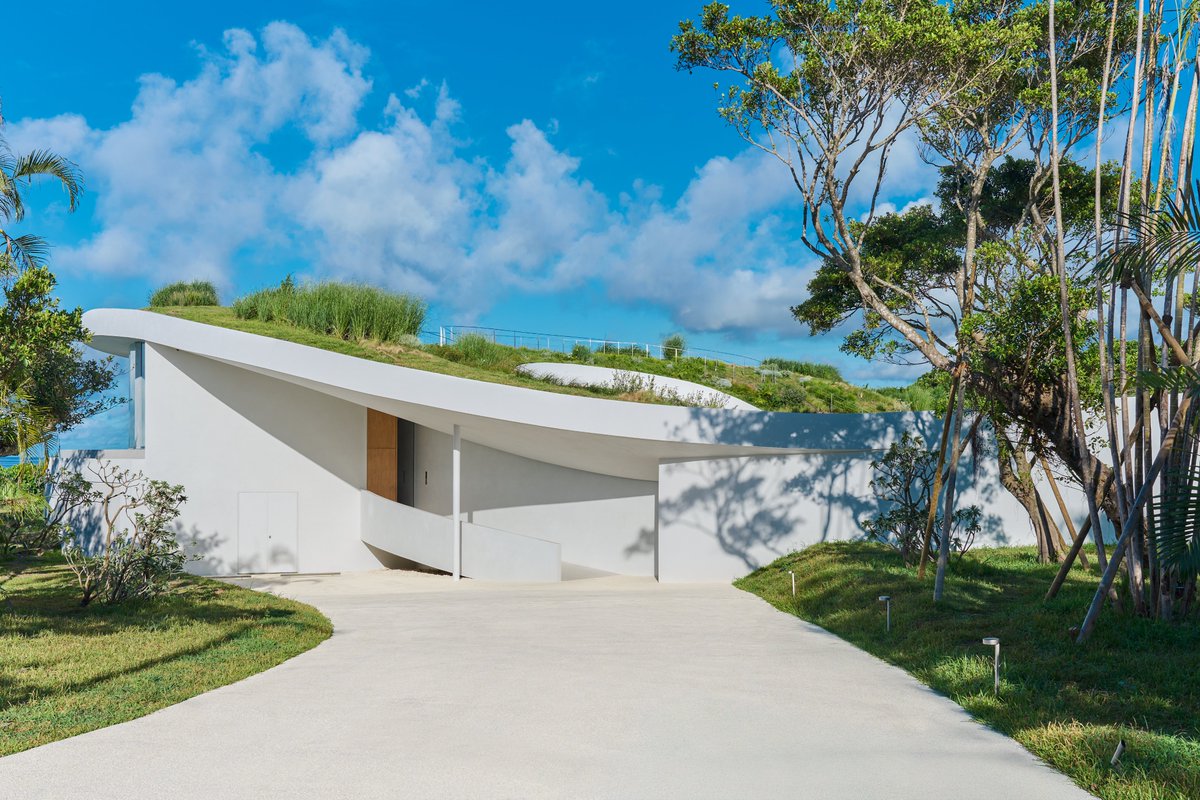 sudoh_kazuki's tweet image. NOT A HOTEL ISHIGAKI EARTHが本日開業。
@notahotel_inc 

これまで開業したNOT A HOTELシリーズの中でも最大規模の建築。
notahotel.com/shop/ishigaki/…

photo - New color inc.