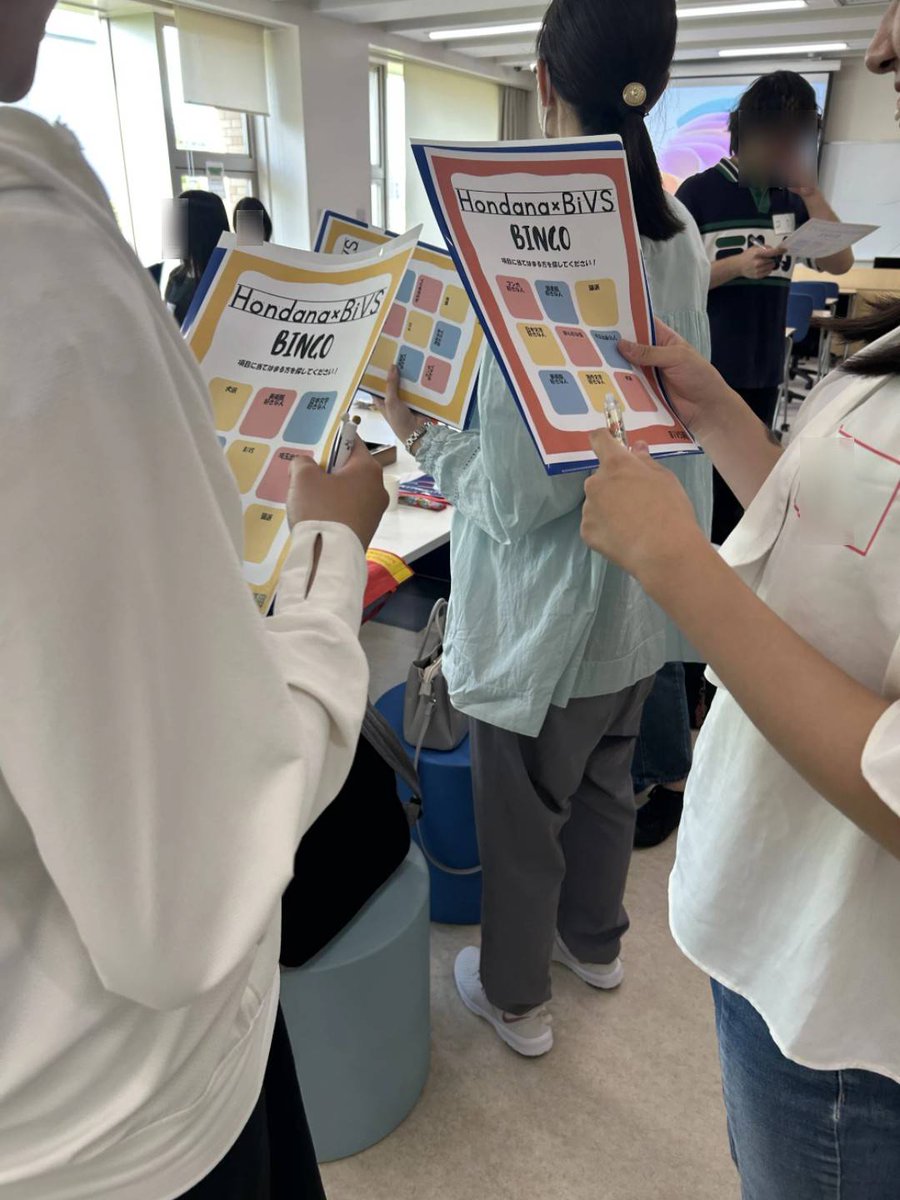 bunkyoshelf's tweet photo. 6/28(土)に獨協大学BiVSさんとの交流会が実施されました！図書館見学、お名前ビンゴ、お互いの団体の紹介を行いました。お互いの団体の活動が参考になったと同時に、全体の雰囲気も良く、楽しみながら学びを得ることができました。今回学んだことを活かし、より良い活動が行えるようにしていきます！ https://t.co/ssxQYgpnHc