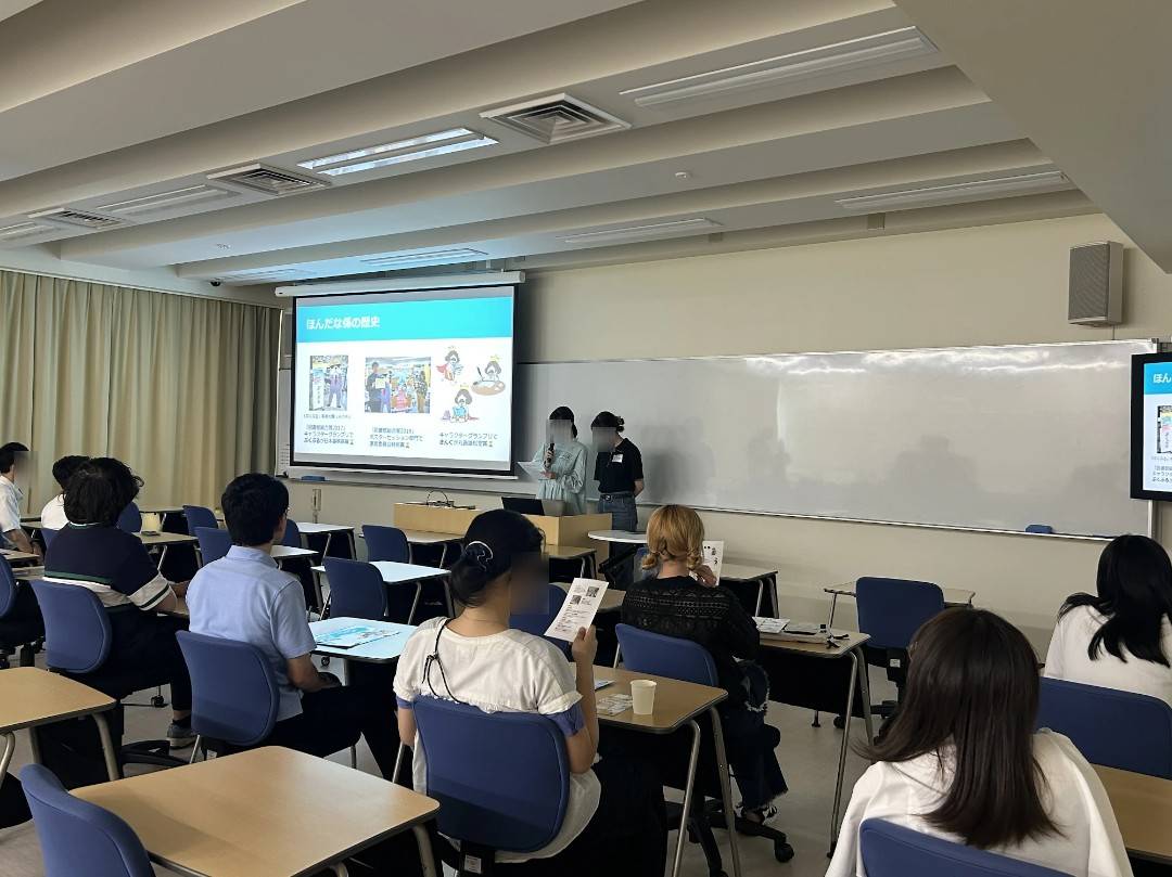 bunkyoshelf's tweet photo. 6/28(土)に獨協大学BiVSさんとの交流会が実施されました！図書館見学、お名前ビンゴ、お互いの団体の紹介を行いました。お互いの団体の活動が参考になったと同時に、全体の雰囲気も良く、楽しみながら学びを得ることができました。今回学んだことを活かし、より良い活動が行えるようにしていきます！ https://t.co/ssxQYgpnHc