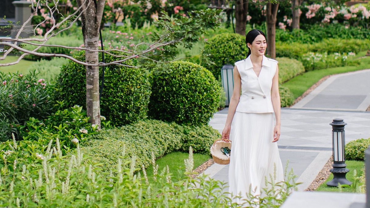 SansiriPLC's tweet photo. นี่แหละชีวิตดีในฝันของแอดเลย 
วันพักผ่อนแบบ #หลิงหลิงคอง คือช่วงเวลาบอกรักตัวเองในแบบเรียบง่าย 💚
🏃‍♀️ ได้ออกกำลังกายเบา ๆ
🥗 กินของที่ชอบและดีต่อใจ
🛏️ พักให้พอ หลับให้สนิท

ตามไป #TheSecretOf00K EP.4 l Secret of The Good Life ได้แล้วน้า https://t.co/TjG790uS5a

#LingLingKwong  #SansiriGoodLifeXLingLing #Everydaylifeisgood #ทุกวันชีวิตดี