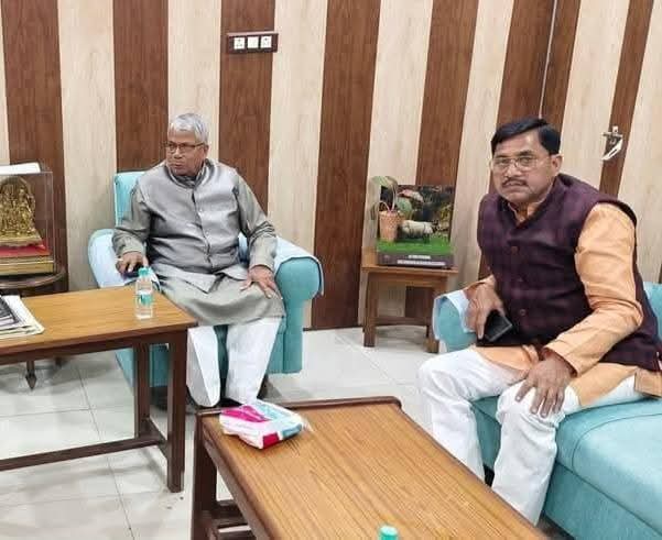 Gyanendra Singh (मोदी का परिवार) (@gyanendramla) on Twitter photo फरेंदा विधानसभा के निo विधायक जनप्रिय नेता, श्री <a href="/BbSingh0801/">Bajrang Bahadur Singh</a> जी आपको जन्मदिवस की हार्दिक बधाई एवं अनंत शुभकामनाएं।
ईश्वर आपको उत्तम स्वास्थ्य, दीर्घायु और असीम जनसेवा की शक्ति प्रदान करें।
#happybirthday #फरेंदा फरेंदा विधानसभा के निo विधायक जनप्रिय नेता, श्री <a href="/BbSingh0801/">Bajrang Bahadur Singh</a> जी आपको जन्मदिवस की हार्दिक बधाई एवं अनंत शुभकामनाएं।
ईश्वर आपको उत्तम स्वास्थ्य, दीर्घायु और असीम जनसेवा की शक्ति प्रदान करें।
#happybirthday #फरेंदा