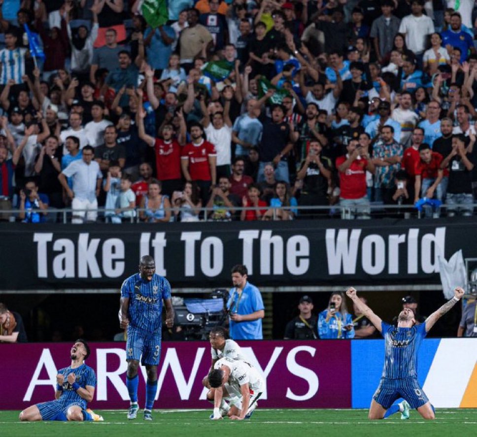 أنا الذي لامن بغى حاجة وصل 
قد شفتلك احد بغى مثلي و طال ؟ 
انا الذي بعيييون عشاقي كحل
وانا الي سماني الملك

«ناااااااادي الهلااال💙»