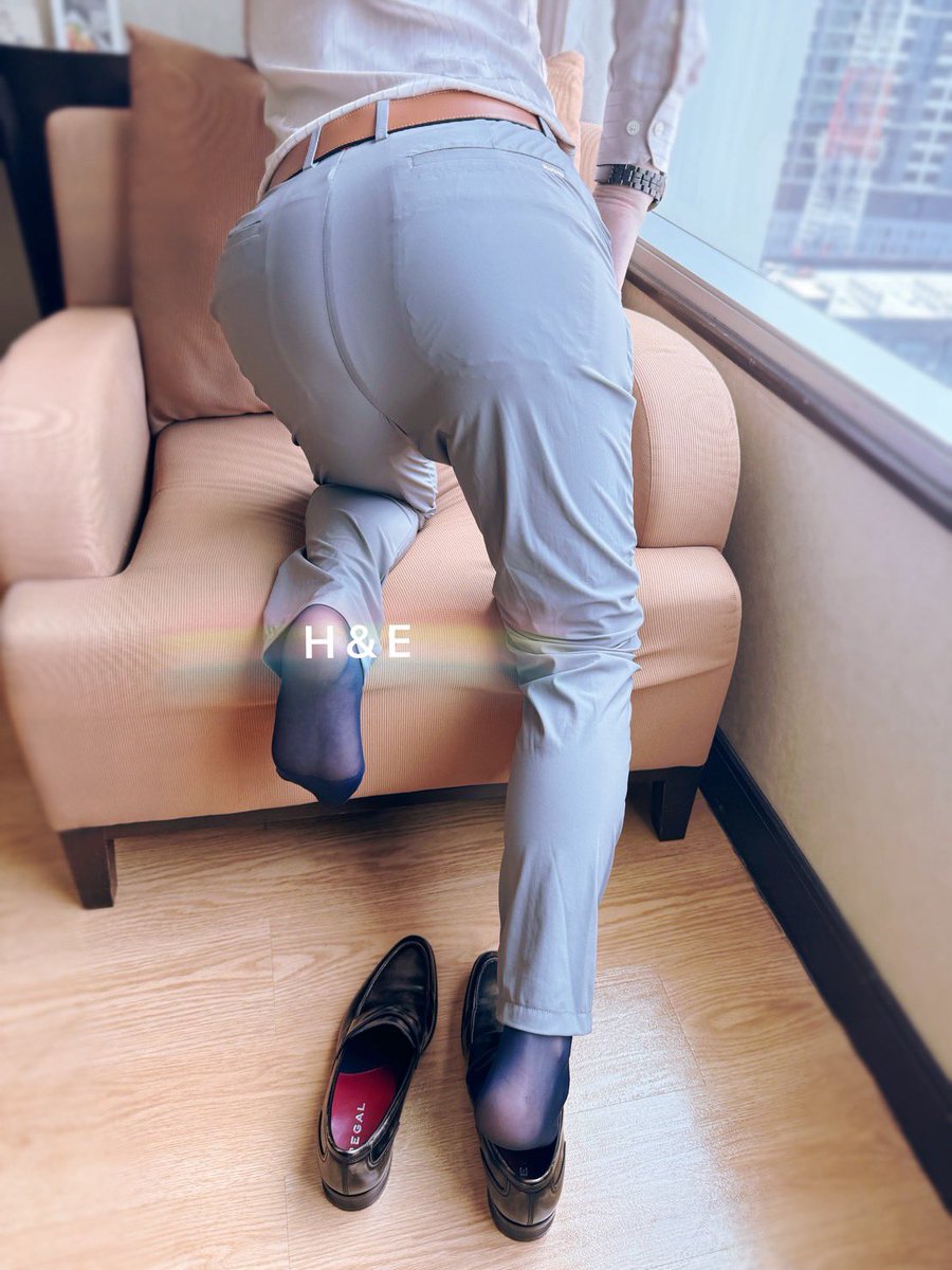無標題XD
#西裝絲襪
#蝦皮歐北賣 shopee.tw/ak751221
#皮鞋絲襪
