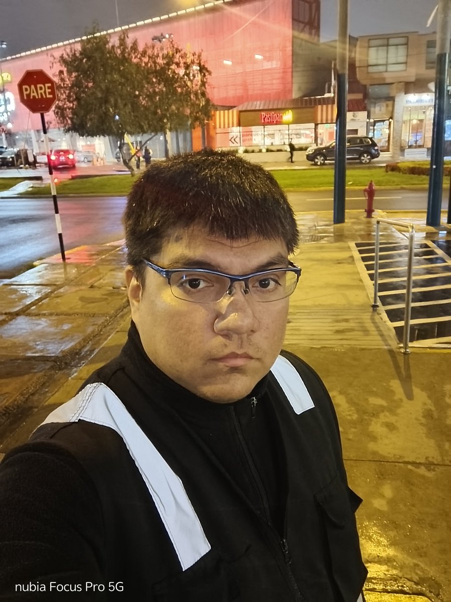 Un clima de mierda y una actitud aburrida.

Estaba probando la camara xD!