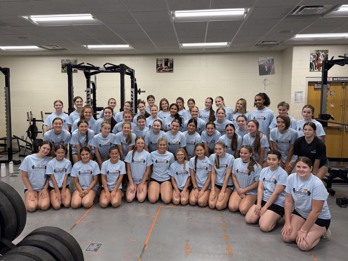 MCHS_Throwers's tweet photo. Last week finished up a great 4 weeks of camp. Hope these young ladies see some improvement on the playing field. #PrettyPowerful #mchsgirlsstrengthandconditioning https://t.co/QSL0IzT7X5