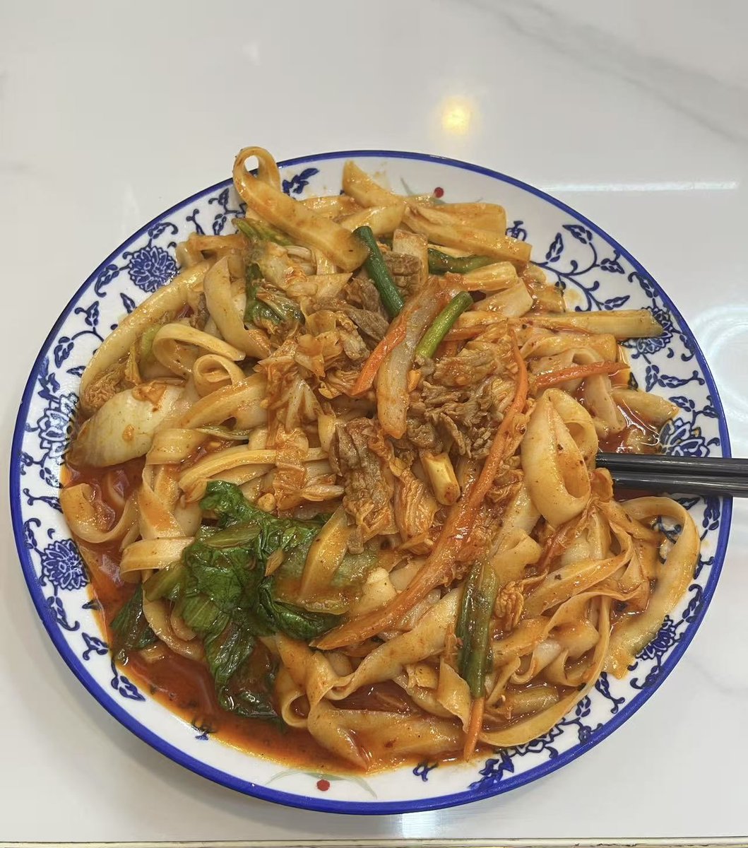 Kenji570's tweet photo. 深圳帰任10日前　渡航者が兰州拉面食べたいと言うので食べ納め。日本で手軽に食べられなくなります。　＃深圳　＃兰州拉面　＃ランチ https://t.co/bKm0fD8jPH