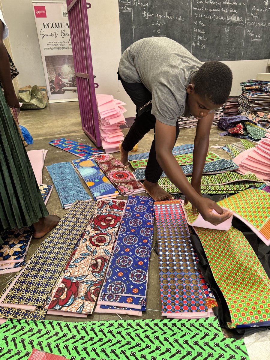 AssortedAfrica's tweet image. We’re ready to showcase art, creativity, and impact through our Waste for Change program! Turning waste into wealth, our girls transform discarded materials into powerful works of art and innovation. #CreativeImpact #GirlsCreatingWealth