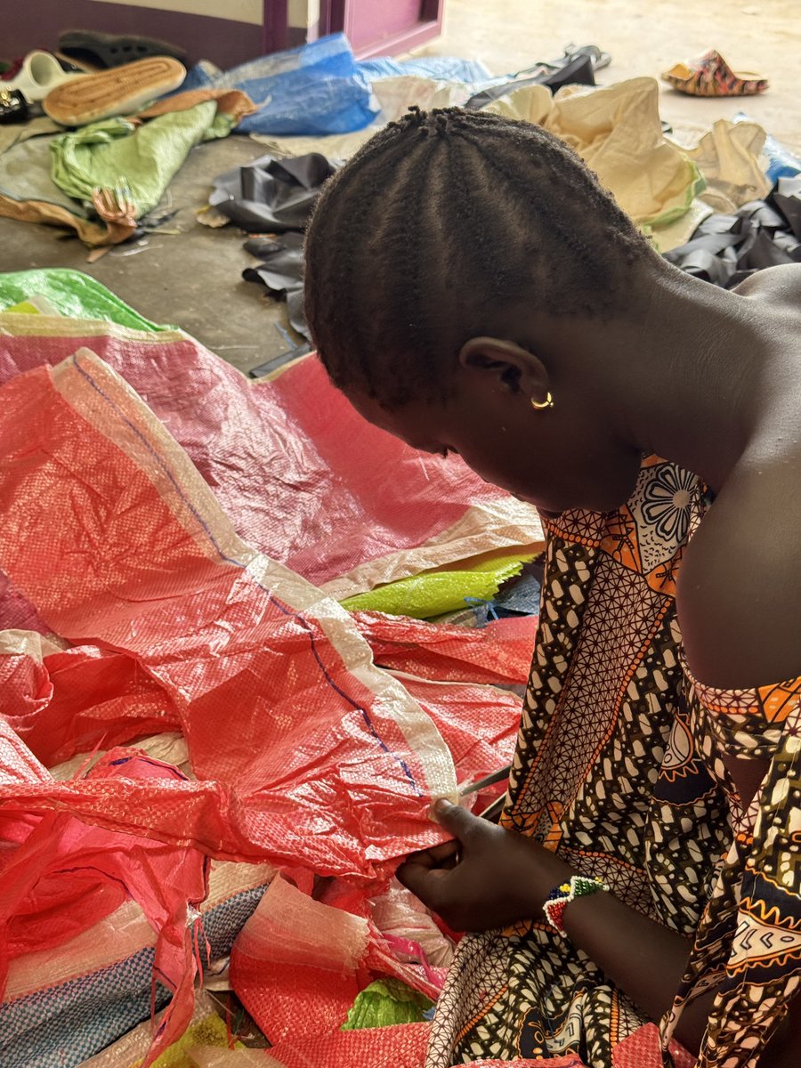AssortedAfrica's tweet image. We’re ready to showcase art, creativity, and impact through our Waste for Change program! Turning waste into wealth, our girls transform discarded materials into powerful works of art and innovation. #CreativeImpact #GirlsCreatingWealth