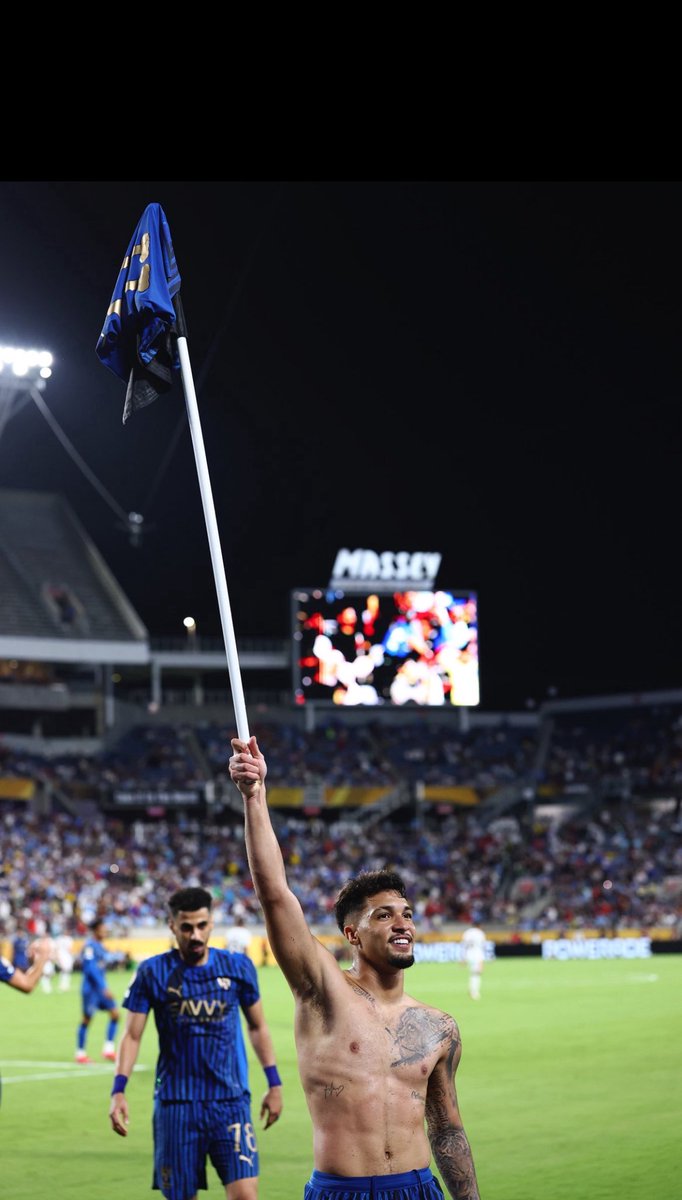 الهلال اللي بنى مجدٍ جديد
حقق الأحلام بافعال الرجال

سجل التاريخ له قدرٍ وشان
ذكروا الأجيال بافعال الهلال
#اكشن_مع_وليد