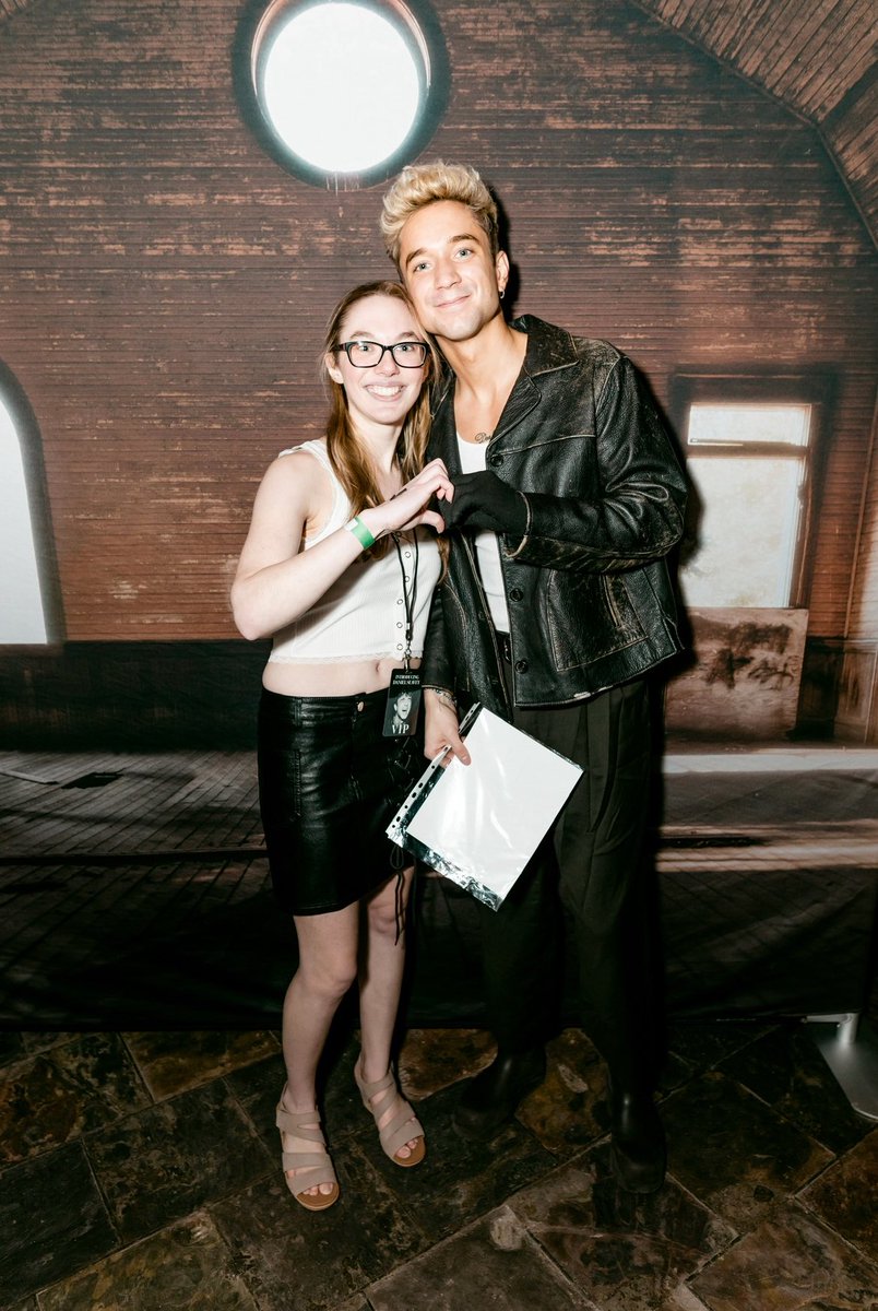 heartfulseavey's tweet photo. you gave me something to believe in 🍎 
so grateful to have watched him grow from the band to and through his solo career and become the shining star he is &amp; will keep being❤️ i couldn’t be any prouder of him frfr.  #EDENoutnow #StreamEDEN https://t.co/kMXGtbFVTs