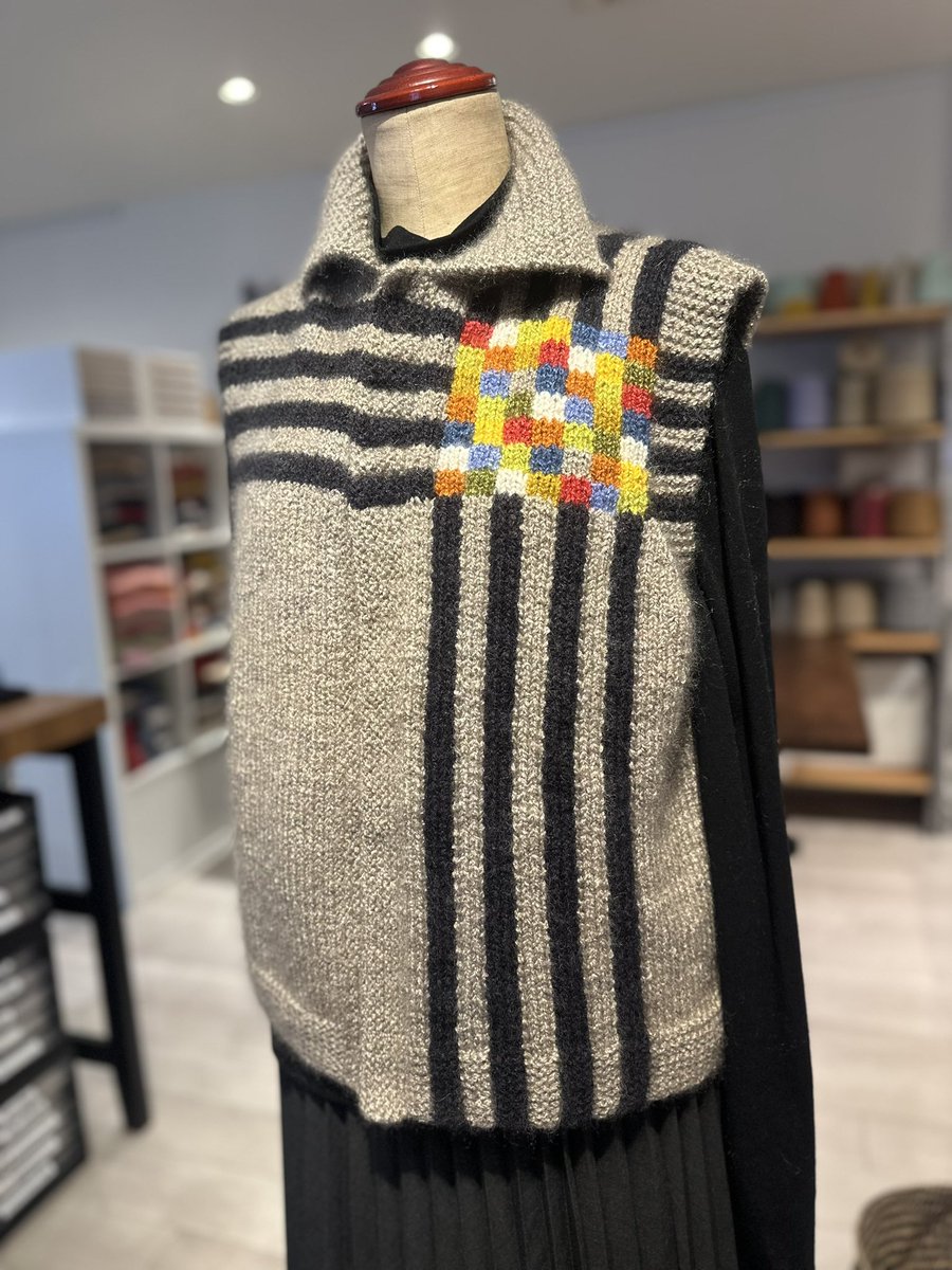 アブサラクリコ　中野とし子　マルチカラーニット 新作できてきました。 人気が出そうな予感がします😅 ニッターさん