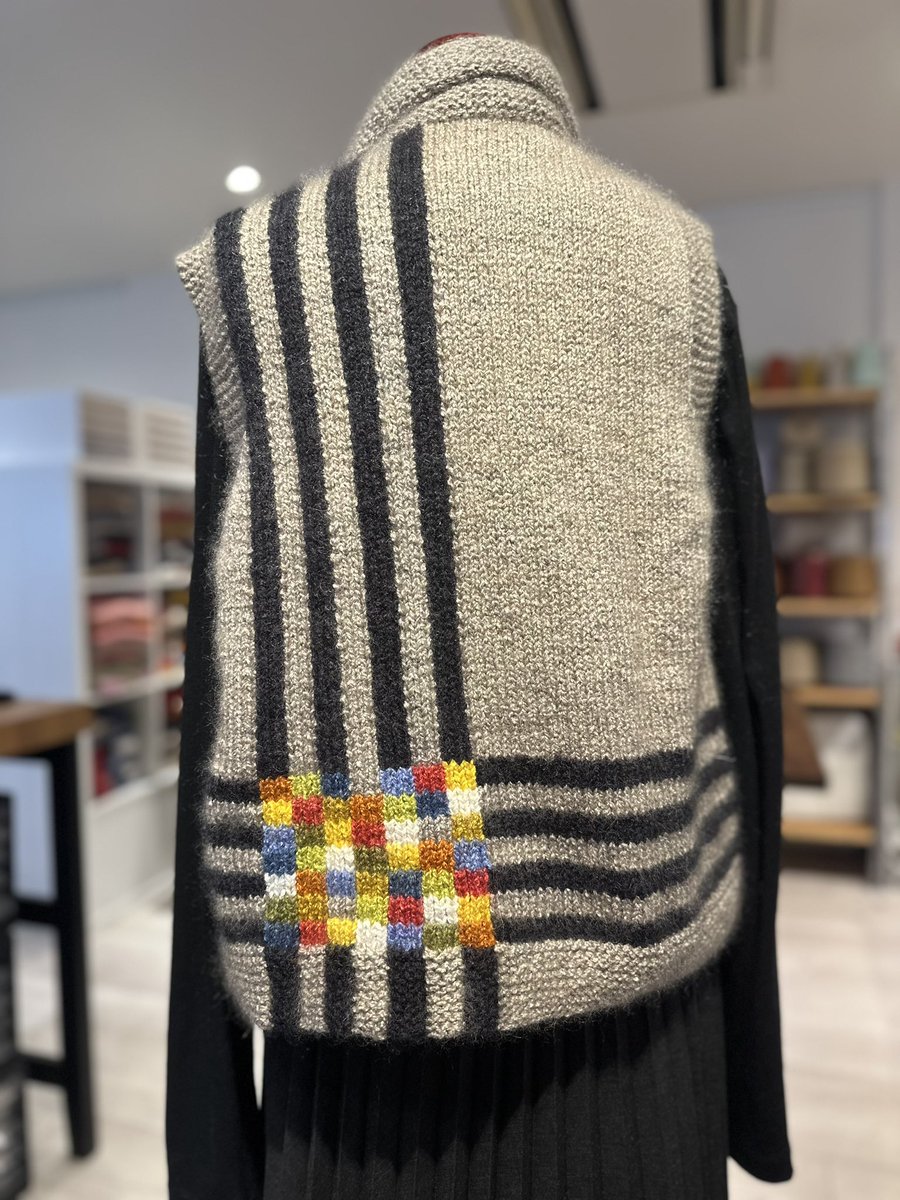 アブサラクリコ　中野とし子　マルチカラーニット 今日から、秋田・由利本荘の 『京呉服べに屋 』さん主催の展示会が