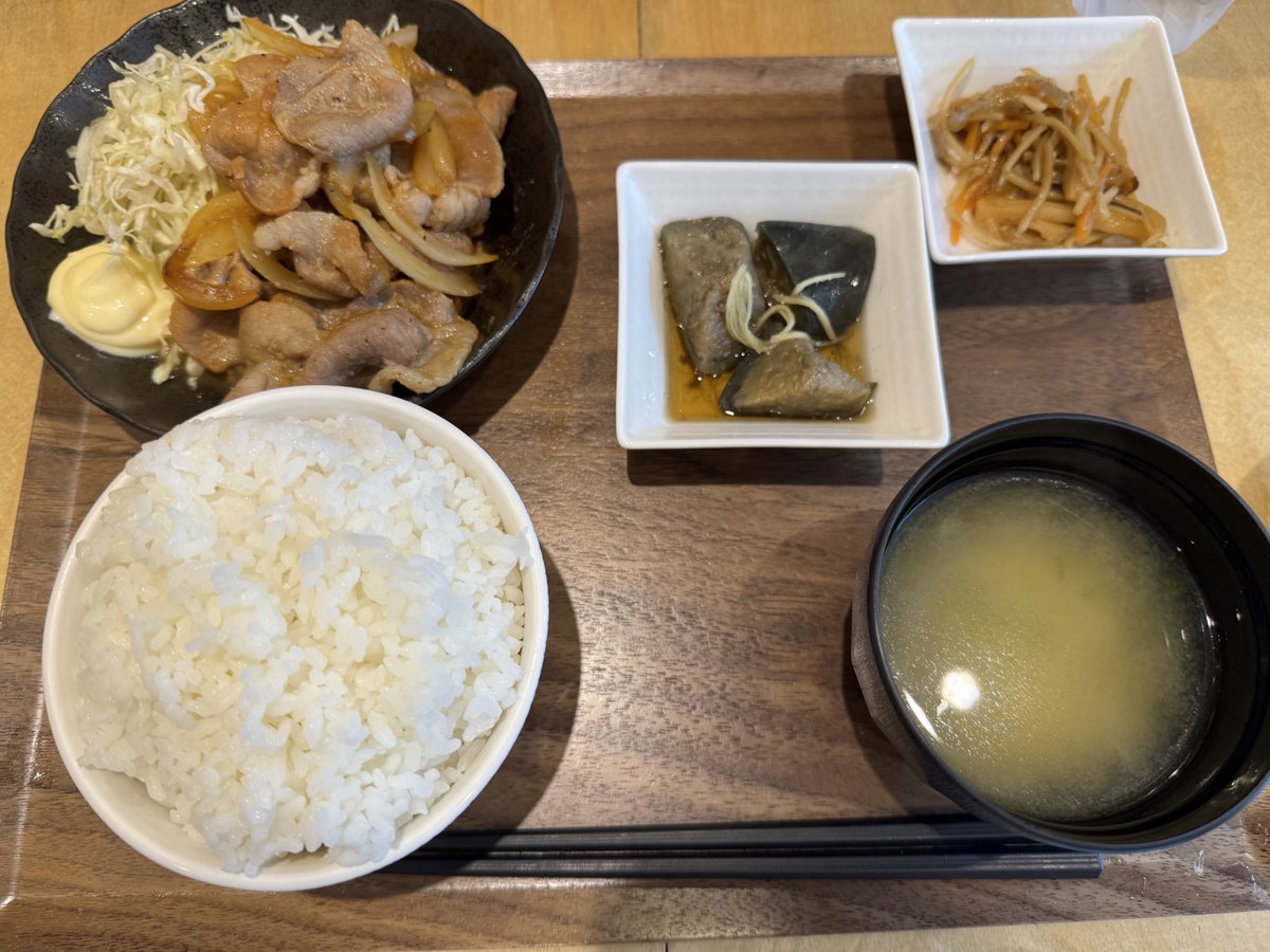 昨日に続いてランチも生姜焼き定食。前は夜ご飯に行ったんだけど、ランチは初めて。