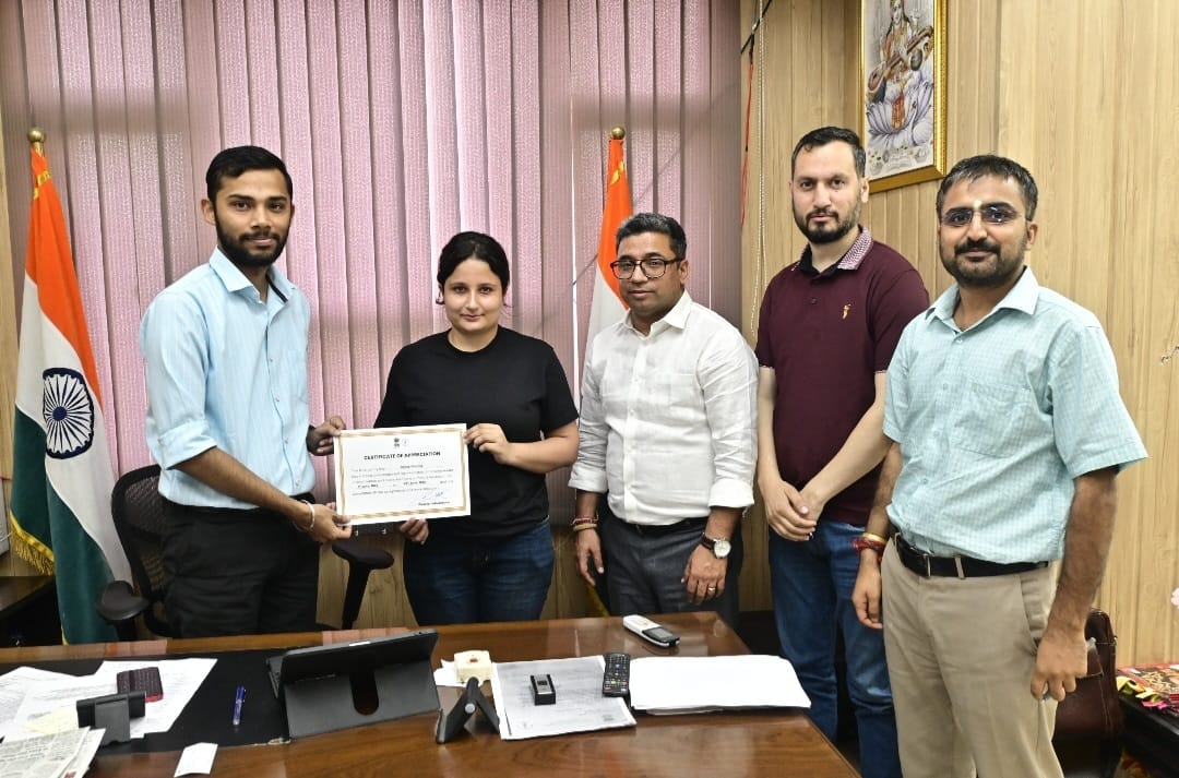 2nd batch of Mass Media students from Central University of Jammu successfully concluded their internship at DIPR Jammu. Director Information, Nitish Rajora, felicitated the students and presented them with certificates of completion. #DIPRJammu #YouthEmpowerment #Media <a href="/diprjk/">Information & PR, J&K</a>