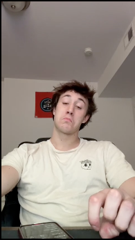 discoskunk's tweet photo. @yElff_ HAHAHAH @yElff_ 's reaction to duder telling @ManOfTheLibrary to not take away the girl's friendship or tell her partents. #elfshow https://t.co/TJJQMXK2LD