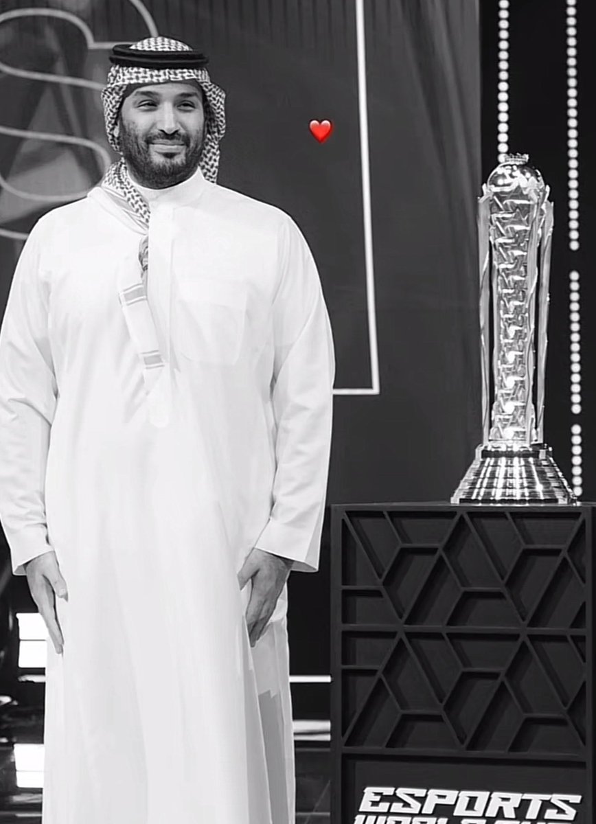 في عهد هذا الرجل؛ الأحلام تصبح حقيقة؛ وما تتمناه في الخيال تراه على أرض الواقع.

في كل المجالات؛ حتى كرة القدم؛ كل شيء يصبح حقيقة مع هذا الرجل.

التطور في كل مجال؛ التطور في كرة القدم لمرحلة العالمية.

فخر لكل عربي؛ وفخر لكل سعودي تحديدًا 🇸🇦💙