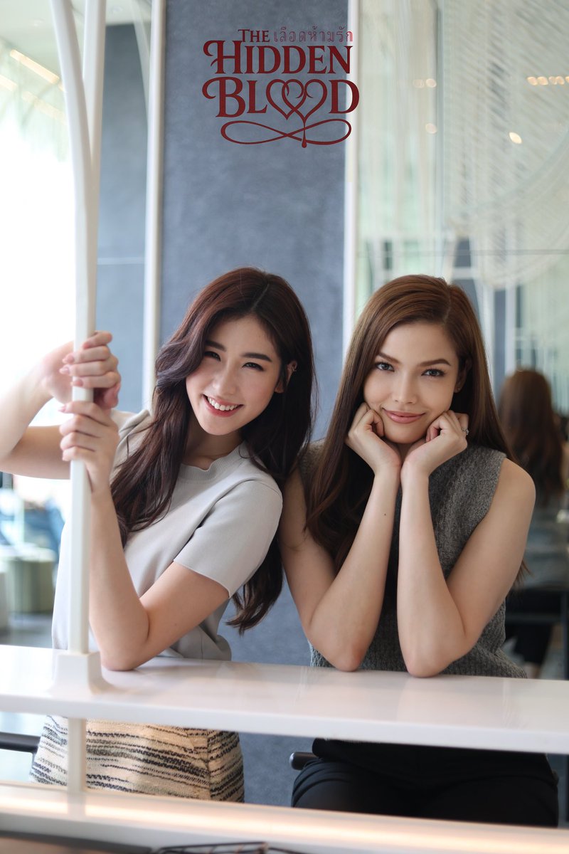 DUQQ_official's tweet photo. นำภาพโมเม้นท์เบื้องหลังการถ่ายทำ(ซีนเช้า)ของเซย่าฟ้าใสมาฝากทุกคนนะคะ
“The Hidden Blood Series - เลือดห้ามรัก” #thehiddenblood #เลือดห้ามรัก #เซย่าฟ้าใส #DUQQ #seyafahsai #ureka #gldrama #girllove #เซย่าทองเจือ #ฟ้าใสปวีณสุดา https://t.co/90Wfd1crEz