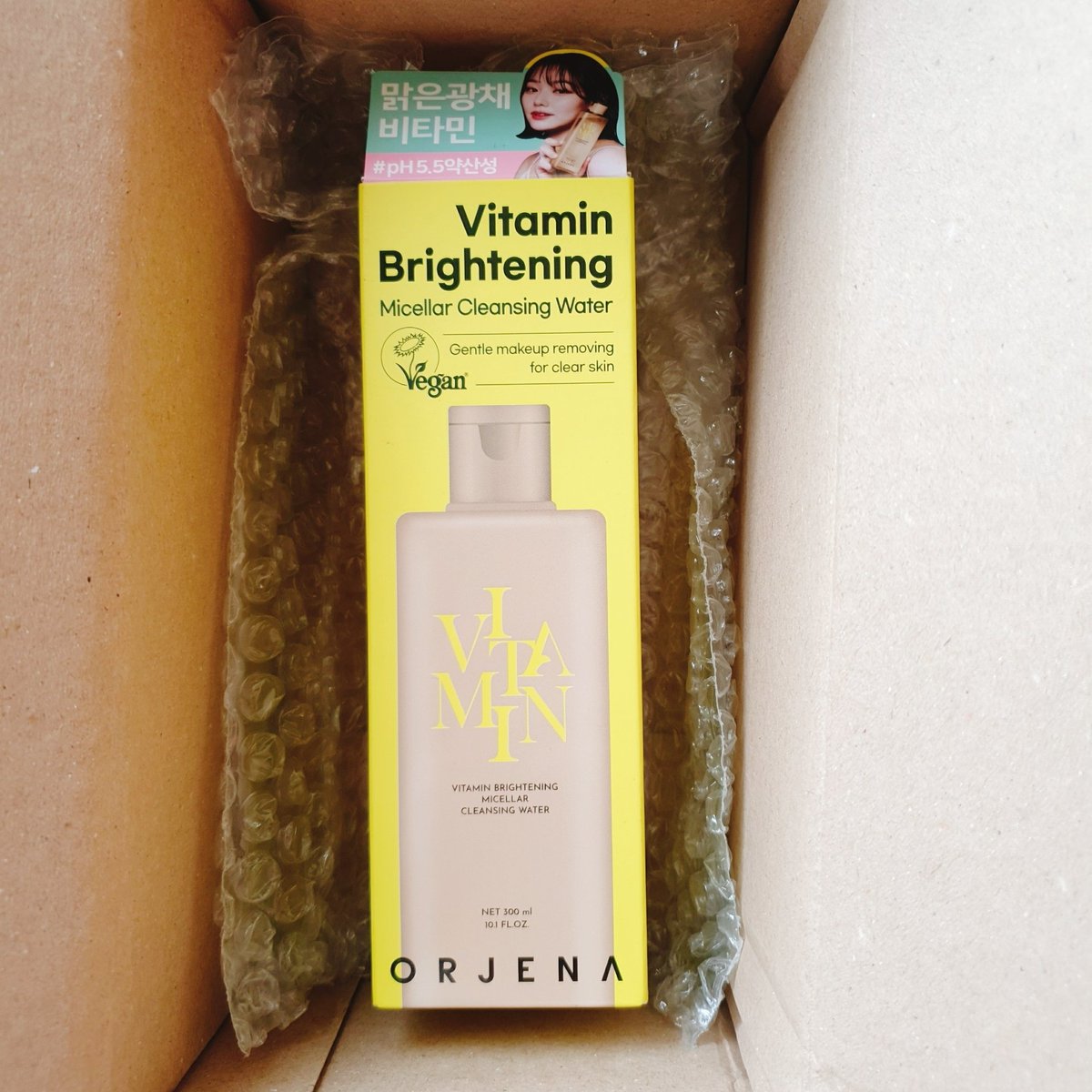 이벤트당첨
오르제나
비타민 브라이트닝 미셀라 클렌징 워터
마침 클렌징 살려고했는데 
운이좋게도 당첨 알림이 오다니
너무좋아
사용해보니 진짜 순하고 저자극임
건조한것도 없고 잘닦이고
비건인것도 좋고 다좋다
감사합니다 잘쓰겠습니다💛