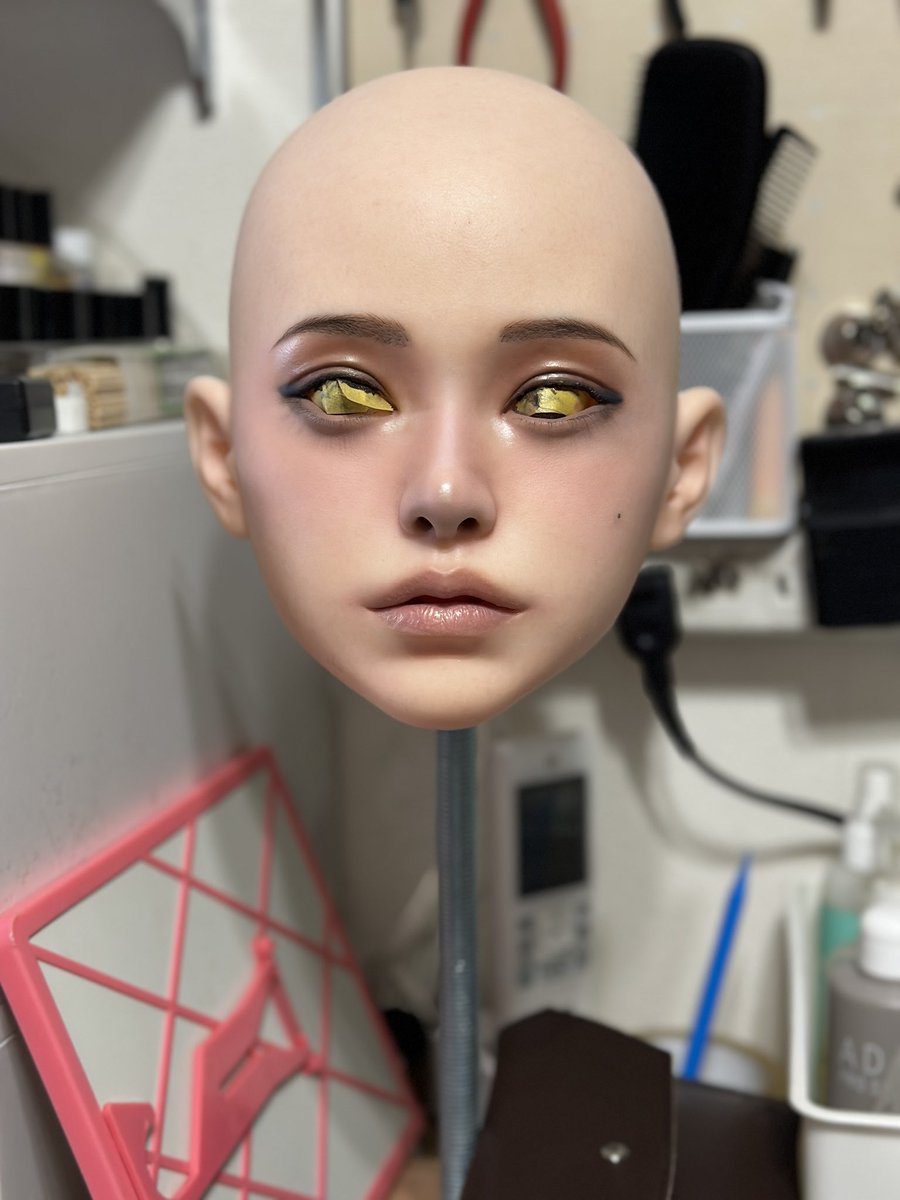 HHH_doller's tweet photo. 睫毛植毛の毛量が物足りないので
付け睫毛の準備で下塗り乾くまでやる事ないのでメイクで遊ぶなど。
このまま戻したらギャル化しそう🤣 https://t.co/zeiAUQWcgV