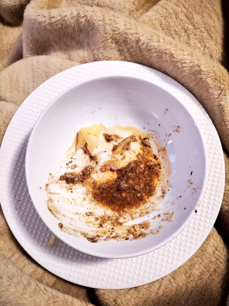 MayWeatherBabe's tweet photo. Mokgwaa breakfast in bed ya bogobe bja mabele ka mala mogodu le cabbage 😋🤌🏾 #SepediBreakfast #MokgwaaMakako #BreakfastChronicles #LeratoLaDijo https://t.co/WbomCGJRum