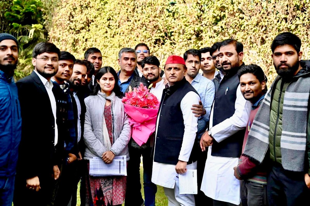 Aradhana (@aradhana_jnu) on Twitter photo युवाओं की आशा का केंद्र व अपने मुख्यमंत्रित्व काल में यूपी को विकास की नई रफ़्तार देने वाले उत्तर प्रदेश के पूर्व मुख्यमंत्री और देश की तीसरी बड़ी पार्टी <a href="/samajwadiparty/">Samajwadi Party</a> के राष्ट्रीय अध्यक्ष <a href="/yadavakhilesh/">Akhilesh Yadav</a> जी को जन्मदिन मुबारक। स्वस्थ रहें और PDA की आवाज़ बुलंद करते रहें। युवाओं की आशा का केंद्र व अपने मुख्यमंत्रित्व काल में यूपी को विकास की नई रफ़्तार देने वाले उत्तर प्रदेश के पूर्व मुख्यमंत्री और देश की तीसरी बड़ी पार्टी <a href="/samajwadiparty/">Samajwadi Party</a> के राष्ट्रीय अध्यक्ष <a href="/yadavakhilesh/">Akhilesh Yadav</a> जी को जन्मदिन मुबारक। स्वस्थ रहें और PDA की आवाज़ बुलंद करते रहें।