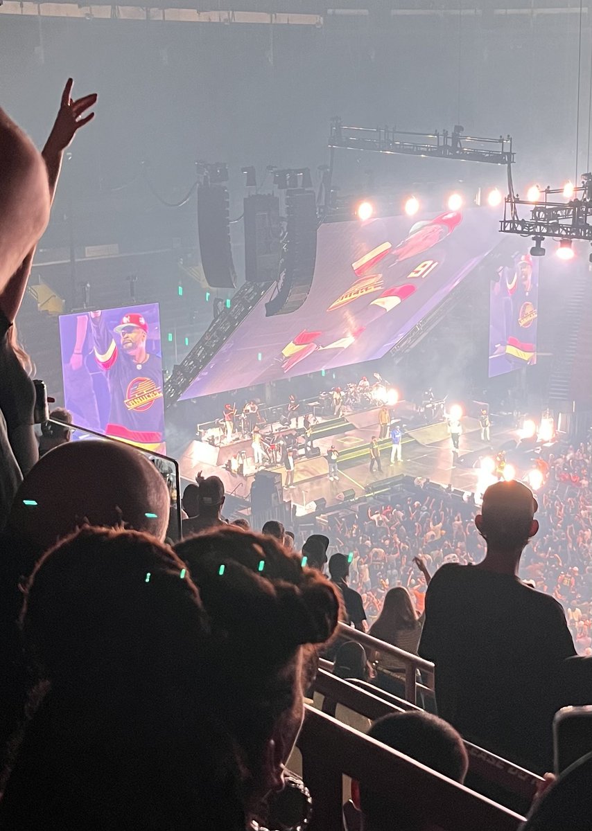 Method Man with the Kane jersey. 👀