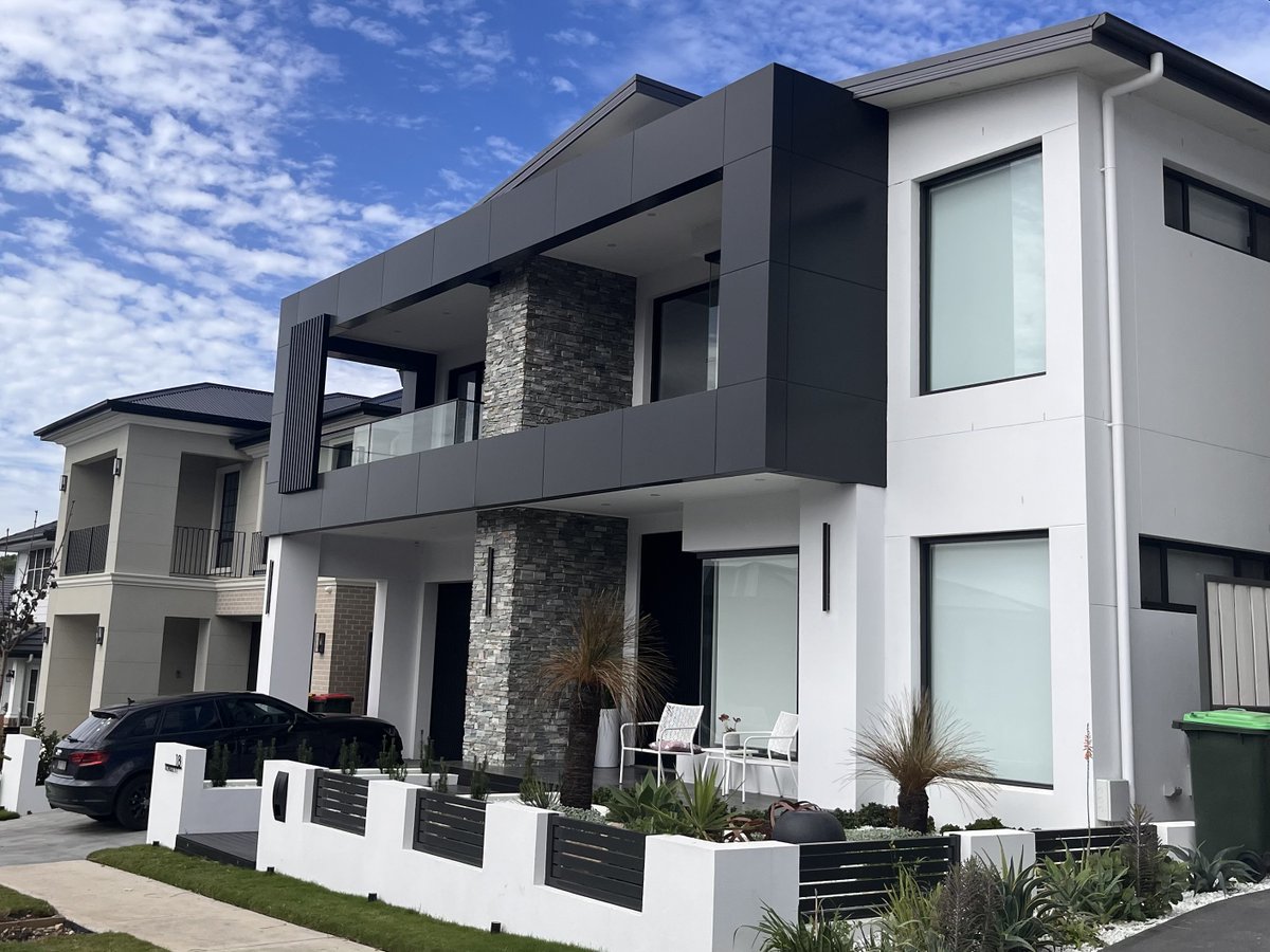 ALPOLIC™ in Monument has been expertly incorporated into this façade by Magic Exteriors Design, and it’s looking sharp.

Want to use ALPOLIC™ on your next project?
📞 (02) 8316 5000
📧 sales@networkbuilding.com.au

#networkbuildingsupplies #alpolic