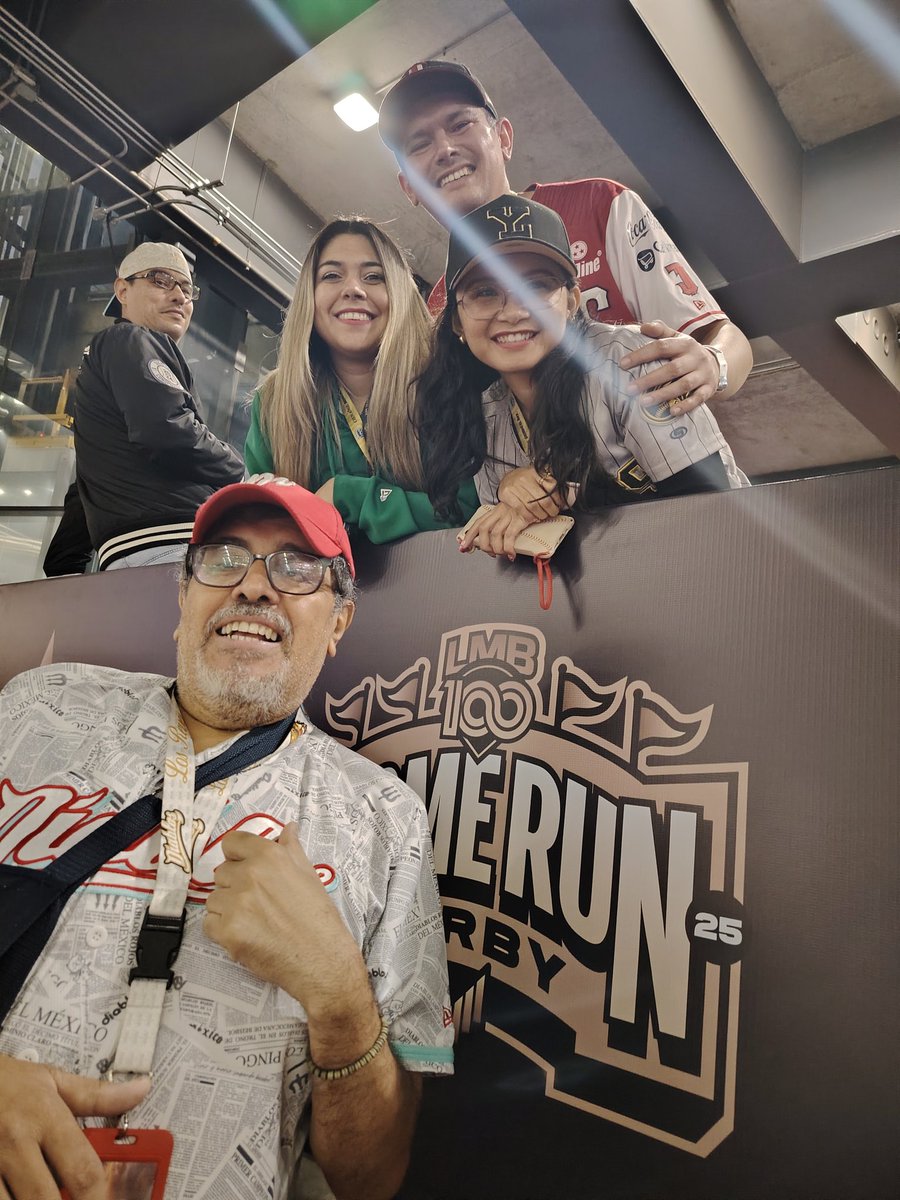 Queridas <a href="/_ChelseaGuzman/">Chelsea Guzmán</a> <a href="/angie_GarciaT/">𝔸𝕟𝕘𝕚𝕖 𝔾𝕒𝕣𝕔𝕚́𝕒 ⚾</a>
Amigo <a href="/MVPHector/">Héctor Rivera</a>
Un gran abrazo.