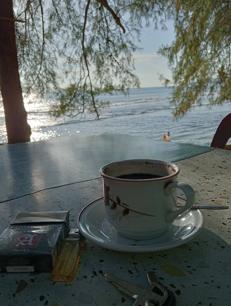 Ada kalanya keadaan yg menjadi guru terbaik.
Tanpa kata,  tanpa bicara.
🙏☕
Mari Ngopi !/?