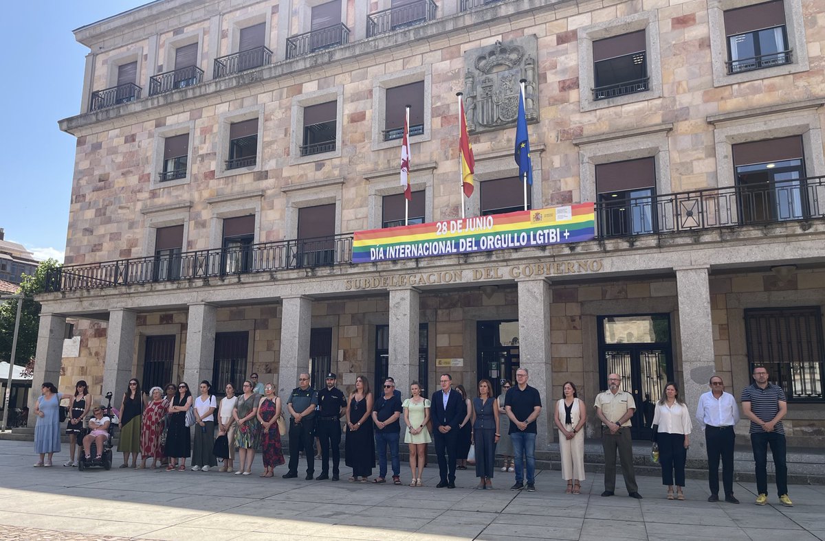 PSOE_Zamora's tweet image. 🟣 Condenamos el último crimen machista ocurrido en Almería y nos sumamos al minuto de silencio en memoria de la víctima.
✋🏽 No + violencia de género