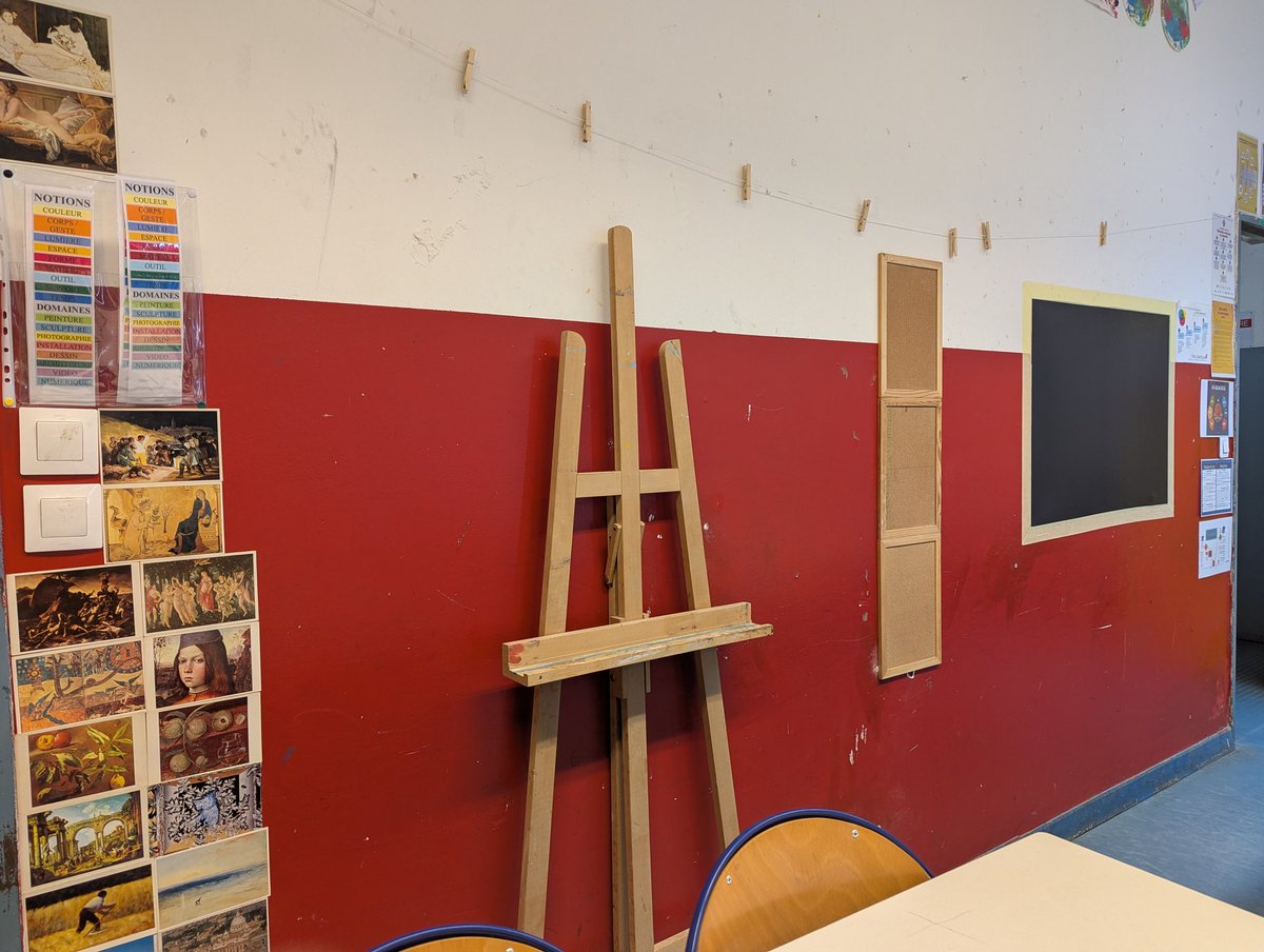 JulieLeidier's tweet photo. En cours d'arts plastiques, donner la possibilité de travailler la verticalité
#artsplastiques #college #peac #profdart #enjoy https://t.co/Q0SizYKFwL