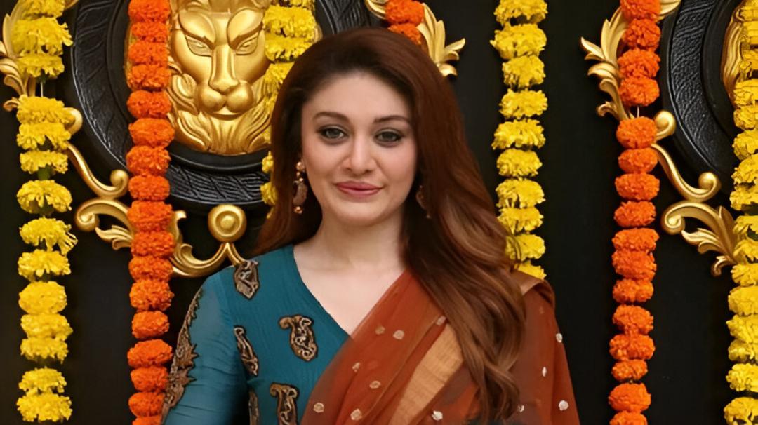 bollymastivilla's tweet photo. 💔 "Kaanta Laga" girl Shefali Jariwala's final hours revealed!
Close friend Pooja Ghai shares shocking truth before her untimely demise.
An icon gone too soon… 🕊️
#ShefaliJariwala #RIPShefali #Bollywood #Emotional #BreakingNews https://t.co/8NhA3zcfdc