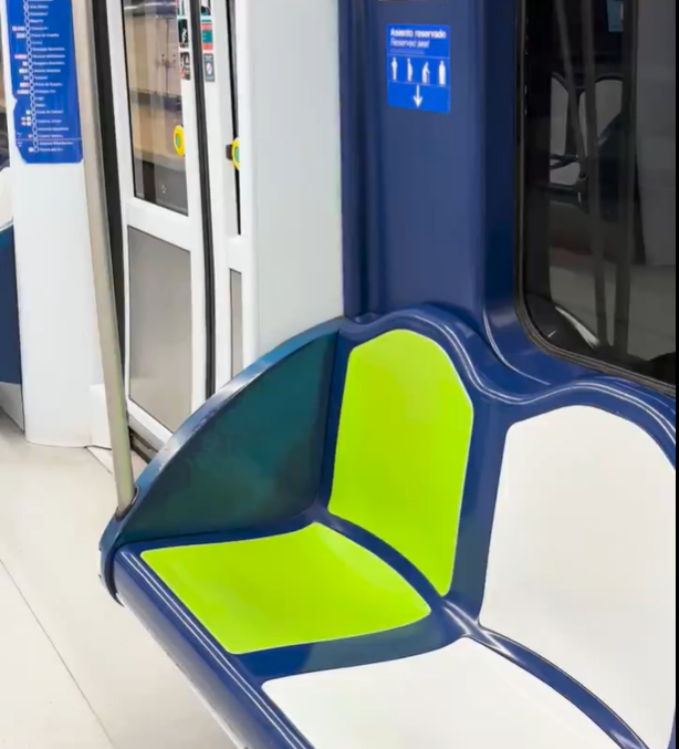 🚨 ¡Atención, asiento verde! Sinónimo de… 

✋ Reservado para los que más lo necesitan. 

#Civismo