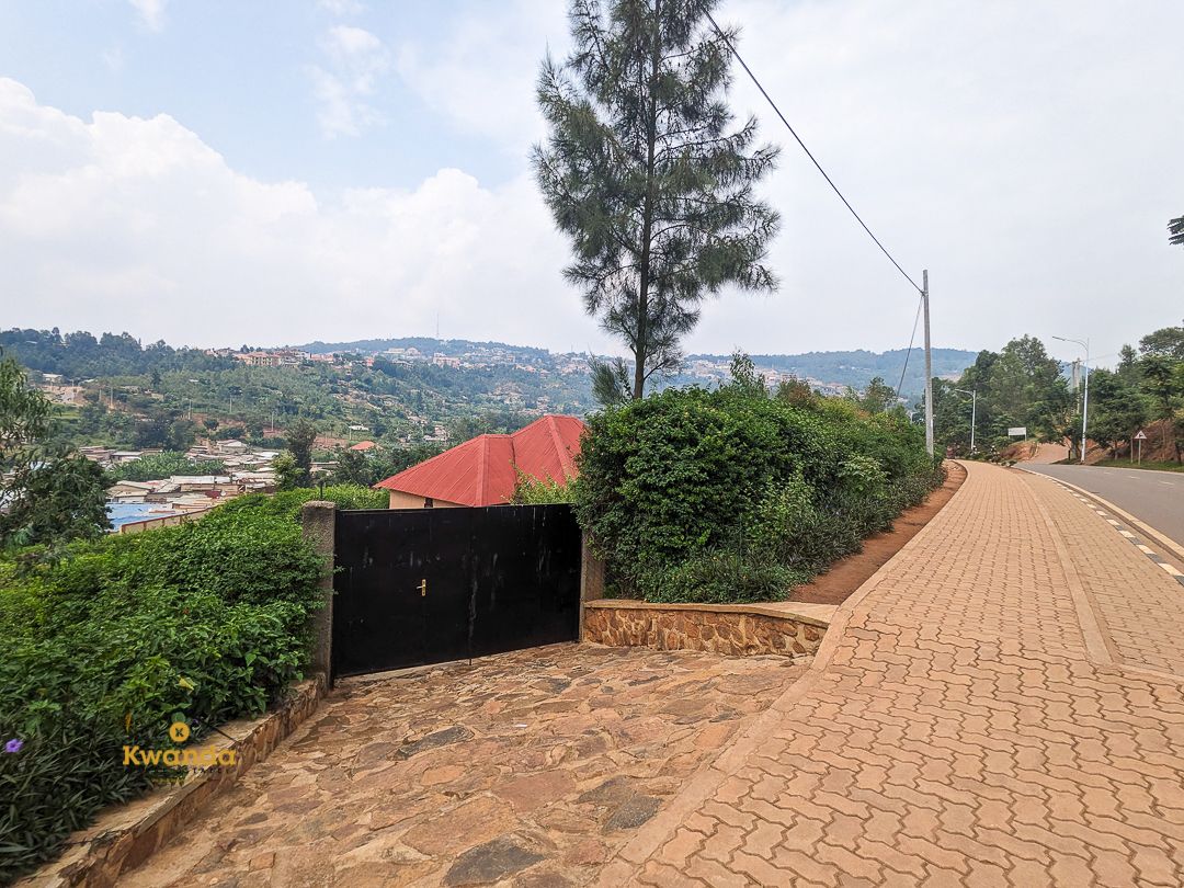 KwandaEstates's tweet photo. Rare Industrial Property for Sale in #Rebero, #Kigali

PRICE: 135M RWF

📍 Prime location
📍Direct tarmac road access
🚧 Zoned L1 for Light Industrial
📐 803 SQM

A unique chance to invest in industrial use near a thriving residential zone.
👉 DM/Call now to schedule a Visit: +250 788 370 360
https://t.co/w7XkmbbXjF

#Rwanda #RwandaRealEstate #InvestInRwanda #RealEstate