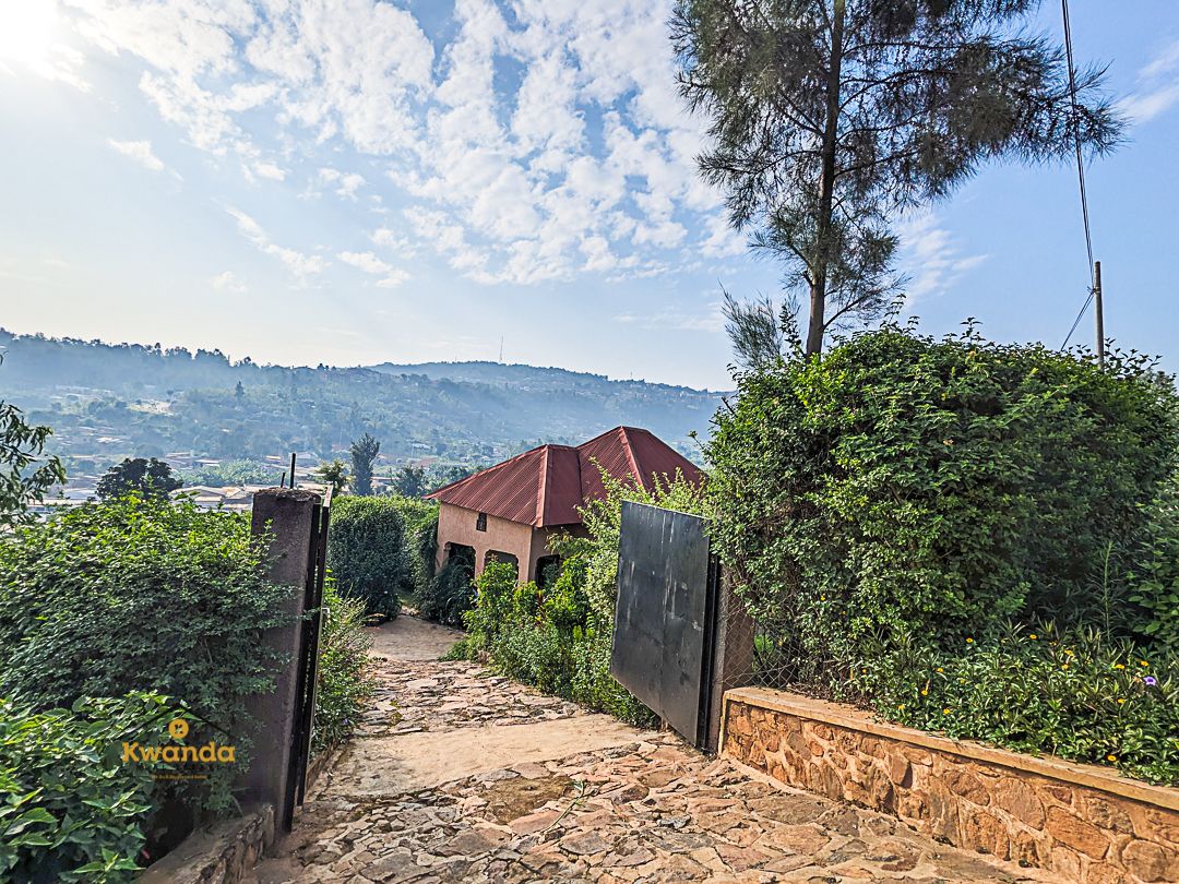 KwandaEstates's tweet photo. Rare Industrial Property for Sale in #Rebero, #Kigali

PRICE: 135M RWF

📍 Prime location
📍Direct tarmac road access
🚧 Zoned L1 for Light Industrial
📐 803 SQM

A unique chance to invest in industrial use near a thriving residential zone.
👉 DM/Call now to schedule a Visit: +250 788 370 360
https://t.co/w7XkmbbXjF

#Rwanda #RwandaRealEstate #InvestInRwanda #RealEstate