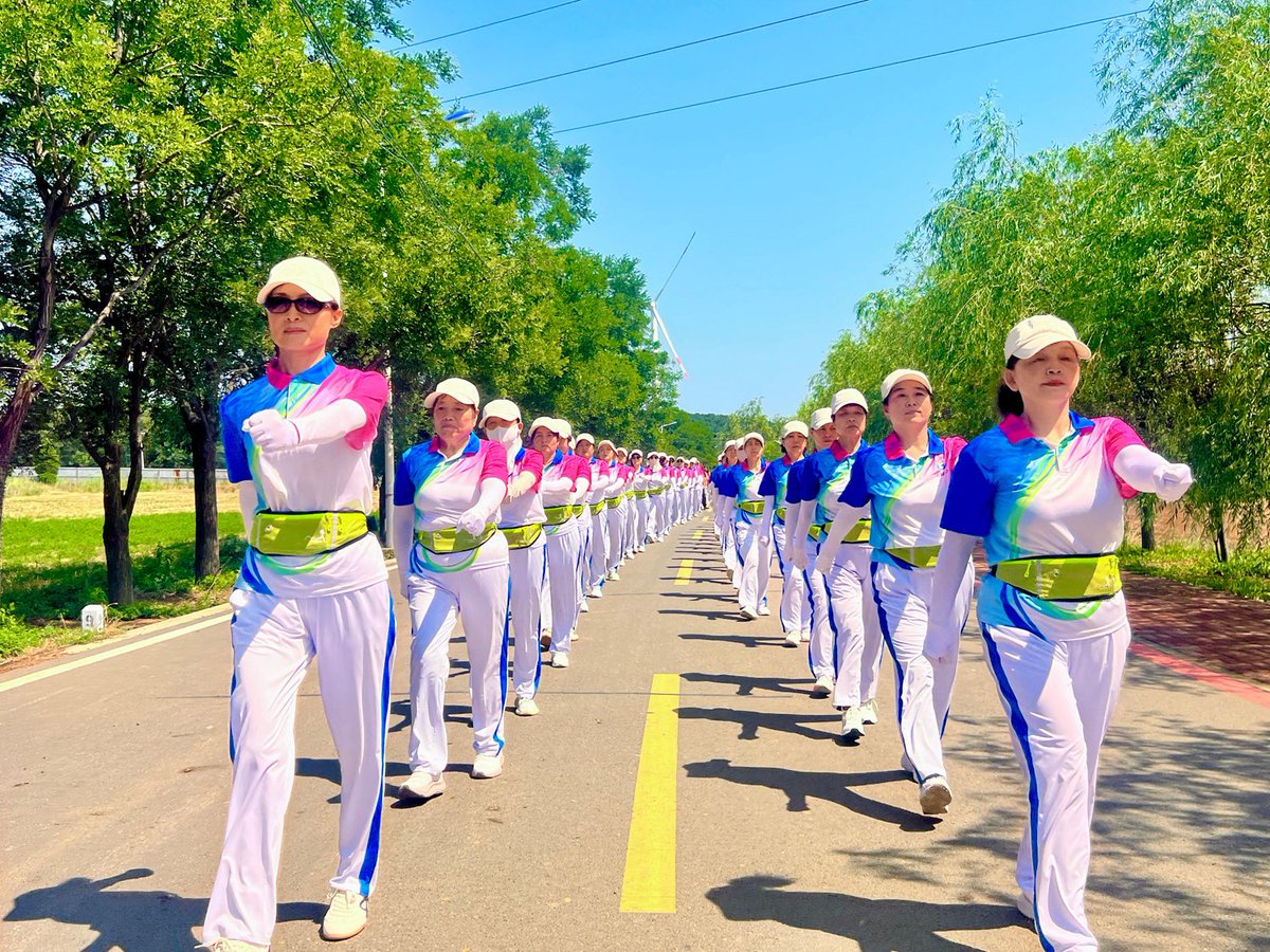 ShutterLife888's tweet photo. Recently in Fengkou Village, Zhangdian Town, Pinglu County, Yuncheng, a lively fitness walk drew over a thousand participants. Locals and enthusiasts embraced nature and celebrated rural revitalization through healthy living.
#Pinglu #FitnessWalk #RuralRevitalization https://t.co/LbEoDzTYEx