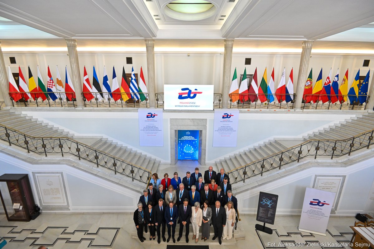 Vedoucí Kanceláře Poslanecké sněmovny Martin Plíšek se v pondělí účastnil neformálního setkání kancléřů parlamentů Evropské unie, které završilo polské předsednictví v Radě EU.
➡️psp.cz/zprava/21223