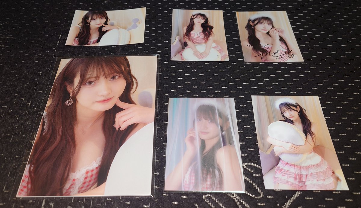 大好きな推しさんの写真集vol2と生写真が届きました❗️また会いたいなぁの気持ちが高まりました😊
#はるるんです #白鳥華子