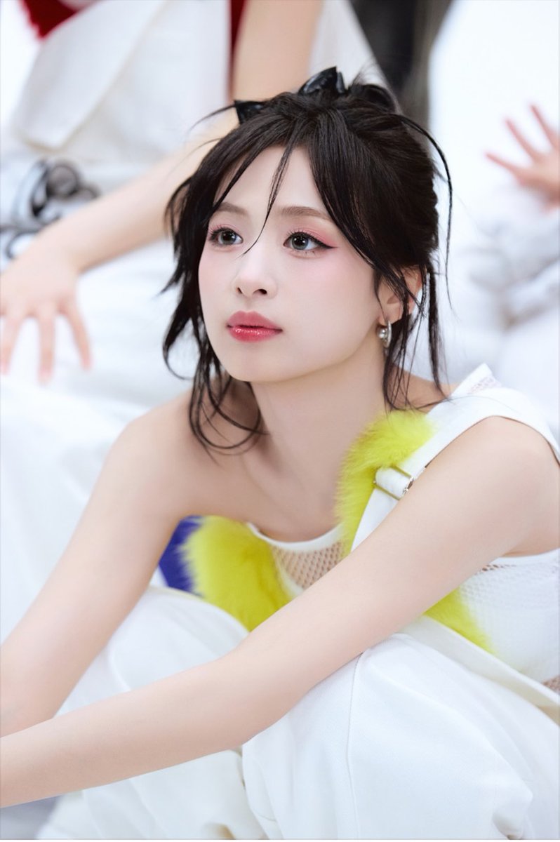 AHYEON Hot Sauce Genie Music Behind Photo