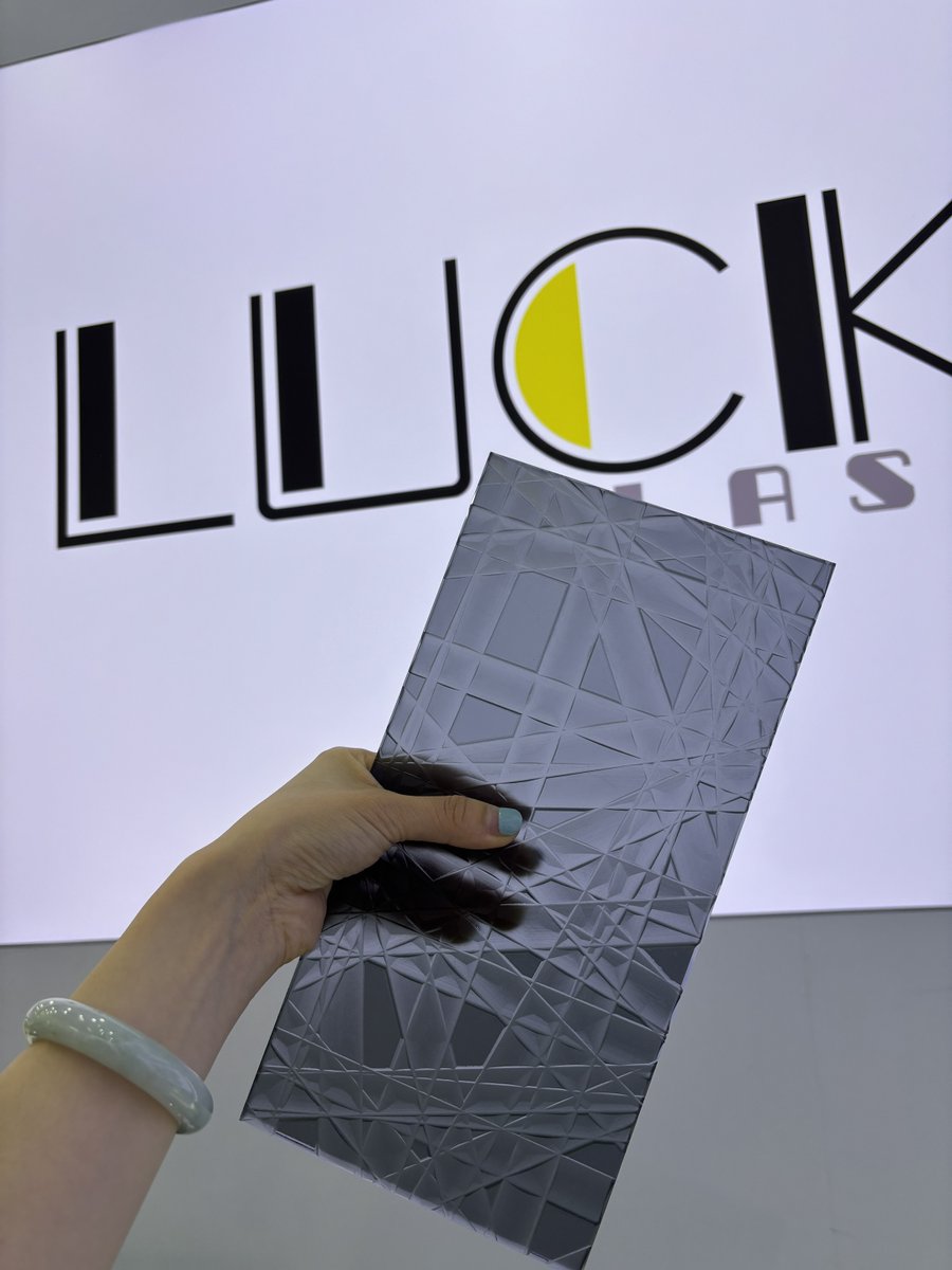 Rosa_luck_glass's tweet image. We are Luck Glass company, specializing in the manufacture of glass and mirrors.suitable for home, partition, kitchen bathroom, door and window, splashback, etc.Welcome your every inquiry
whatsapp：+8619103216705
#Textureglass  #Decorativeglass  #obscure #etched #glass #pattern