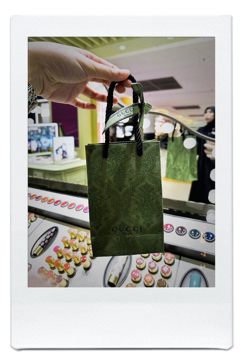 hyunhodiary's tweet photo. To celebrate Lee Know’s ambassadorship with @gucci ❤️❤️❤️ bought their lip products, the color ranges are so beautiful!!! 

ps; i don’t have leebit😭 so sad…😭😭😭

LEE KNOW GUCCI GLOBAL AMBASSADOR 
#LEEKNOWisGUCCI
#LEEKNOWxGUCCI
#Gucci @gucci https://t.co/Q2Nc4iXSAl