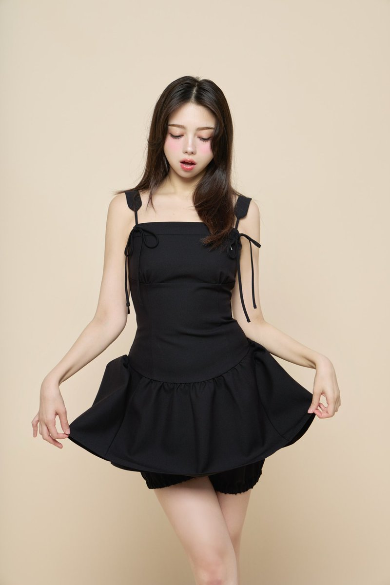 Elsie flare mini dress color beige/black ¥18700-tax in バスト下と